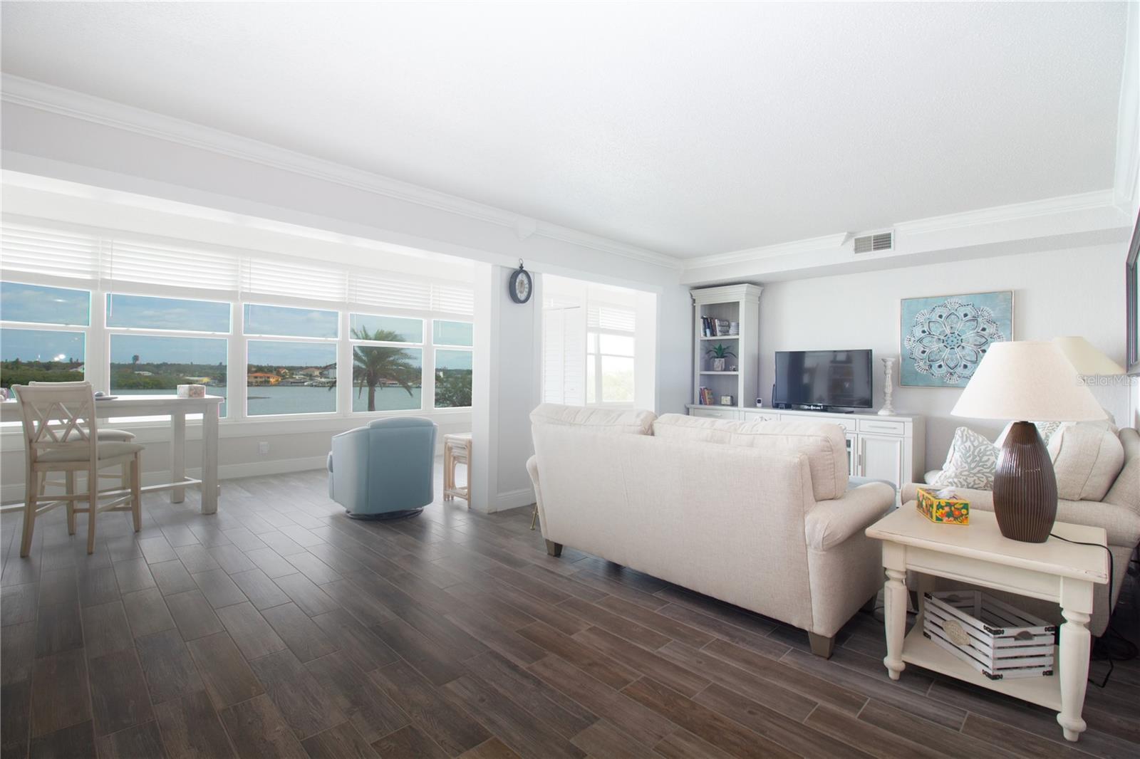 Image 8 of 45 For 1847 Shore Drive S 510