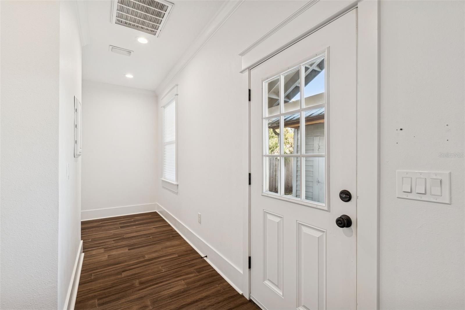 Image 23 of 28 For 6915 Central Avenue