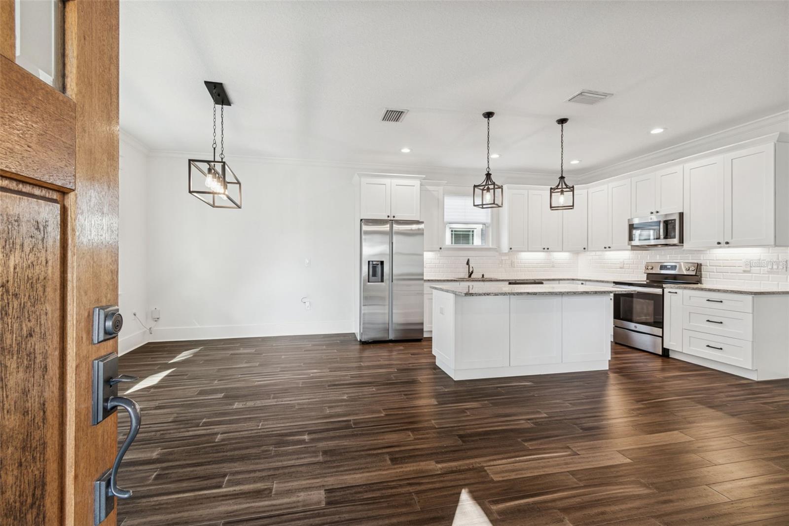 Image 5 of 28 For 6915 Central Avenue