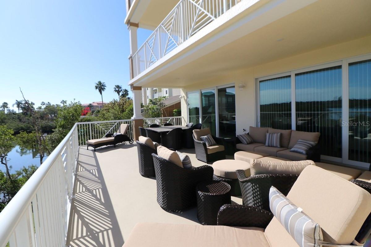 Image 11 of 27 For 19519 Gulf Boulevard 206