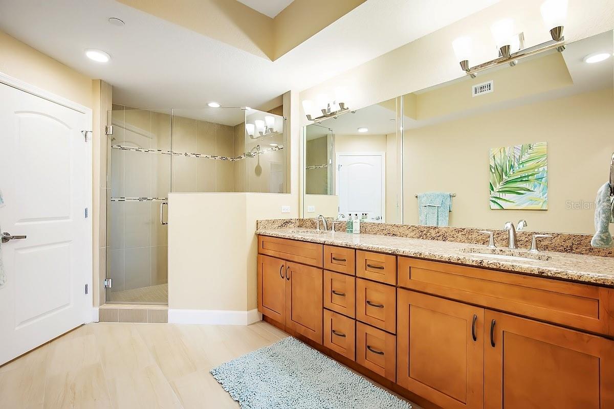 Image 14 of 27 For 19519 Gulf Boulevard 206