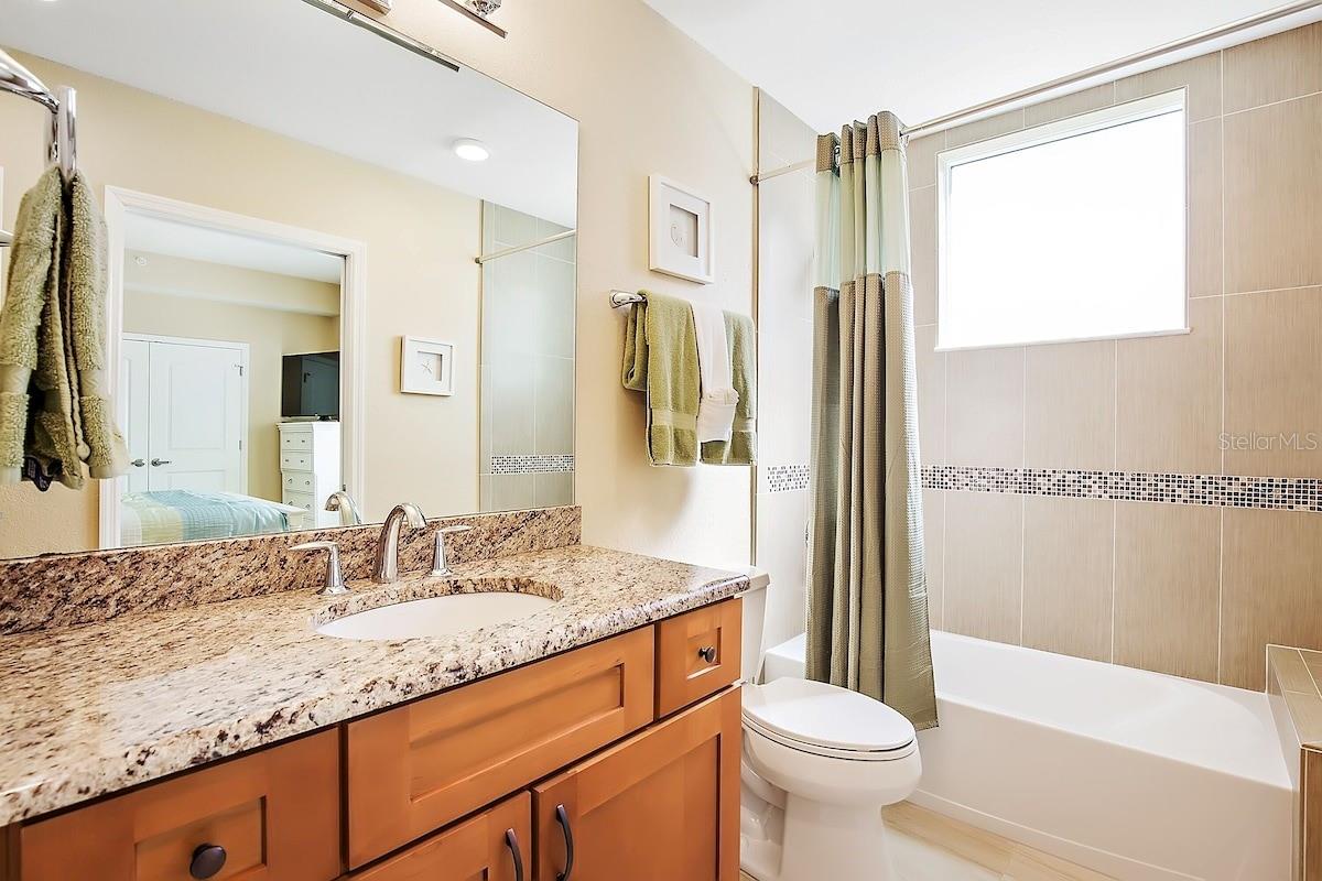 Image 16 of 27 For 19519 Gulf Boulevard 206