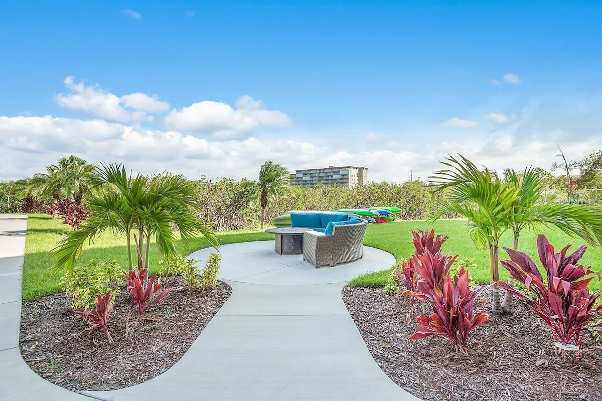 Image 18 of 27 For 19519 Gulf Boulevard 206