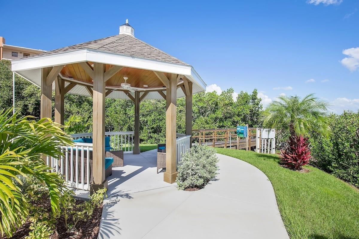 Image 19 of 27 For 19519 Gulf Boulevard 206