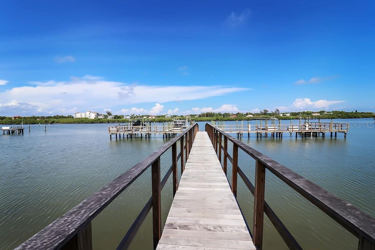 Image 22 of 27 For 19519 Gulf Boulevard 206