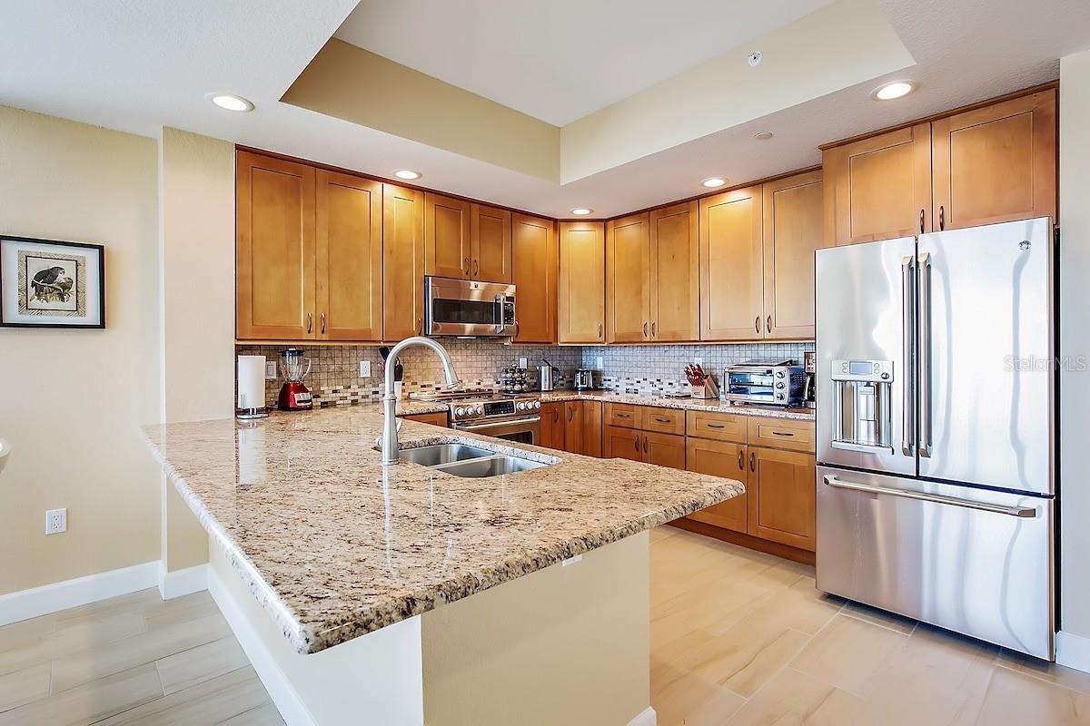 Image 6 of 27 For 19519 Gulf Boulevard 206