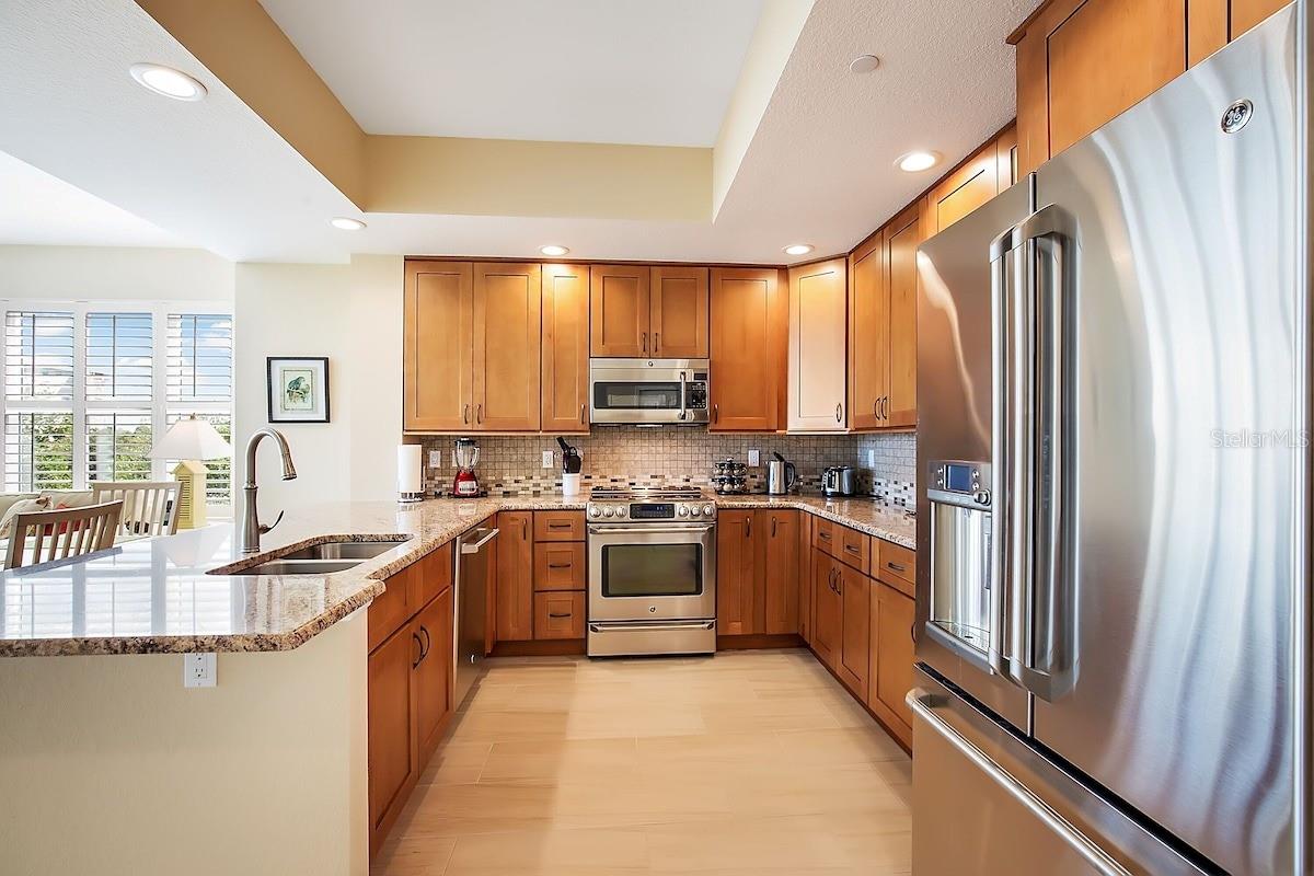 Image 7 of 27 For 19519 Gulf Boulevard 206