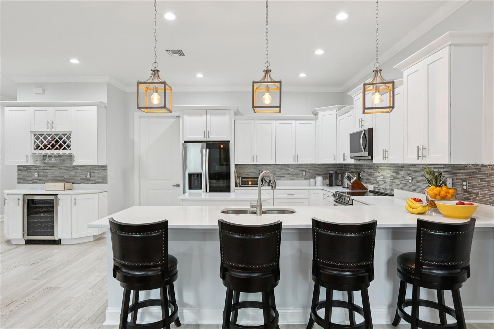 Image 16 of 79 For 714 Lois Avenue