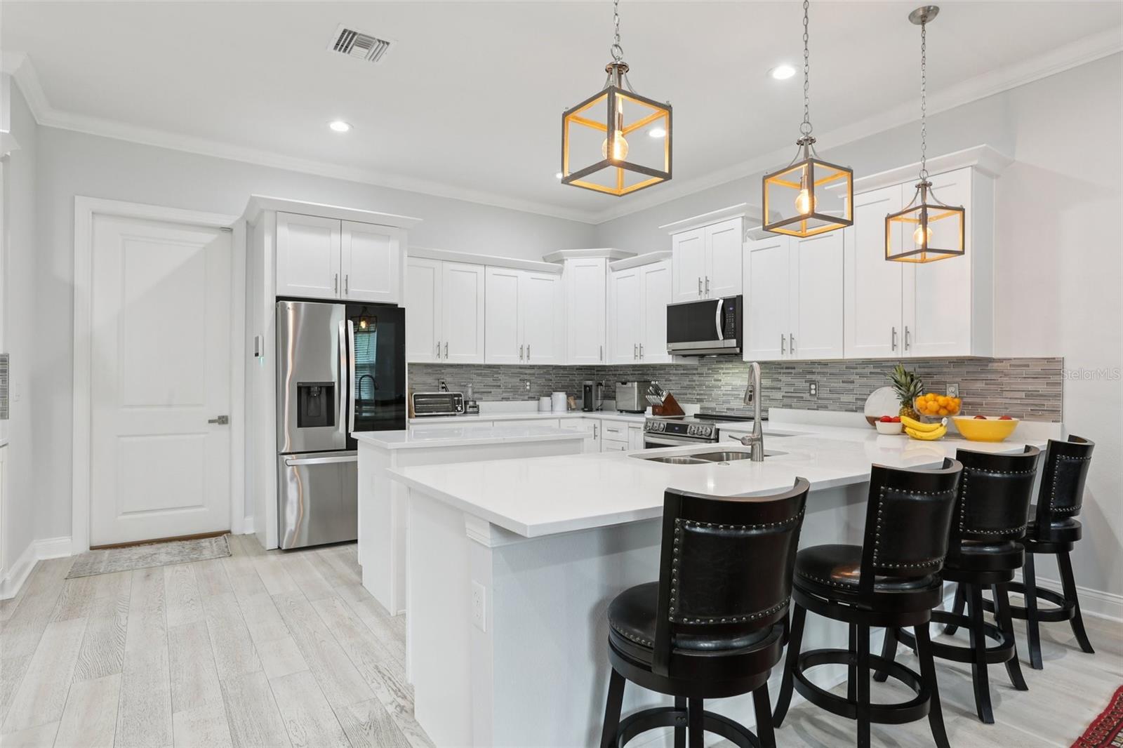 Image 17 of 79 For 714 Lois Avenue