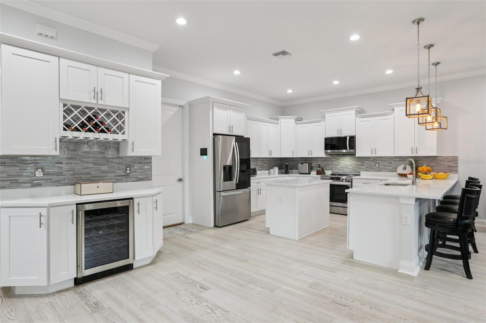 Image 19 of 79 For 714 Lois Avenue