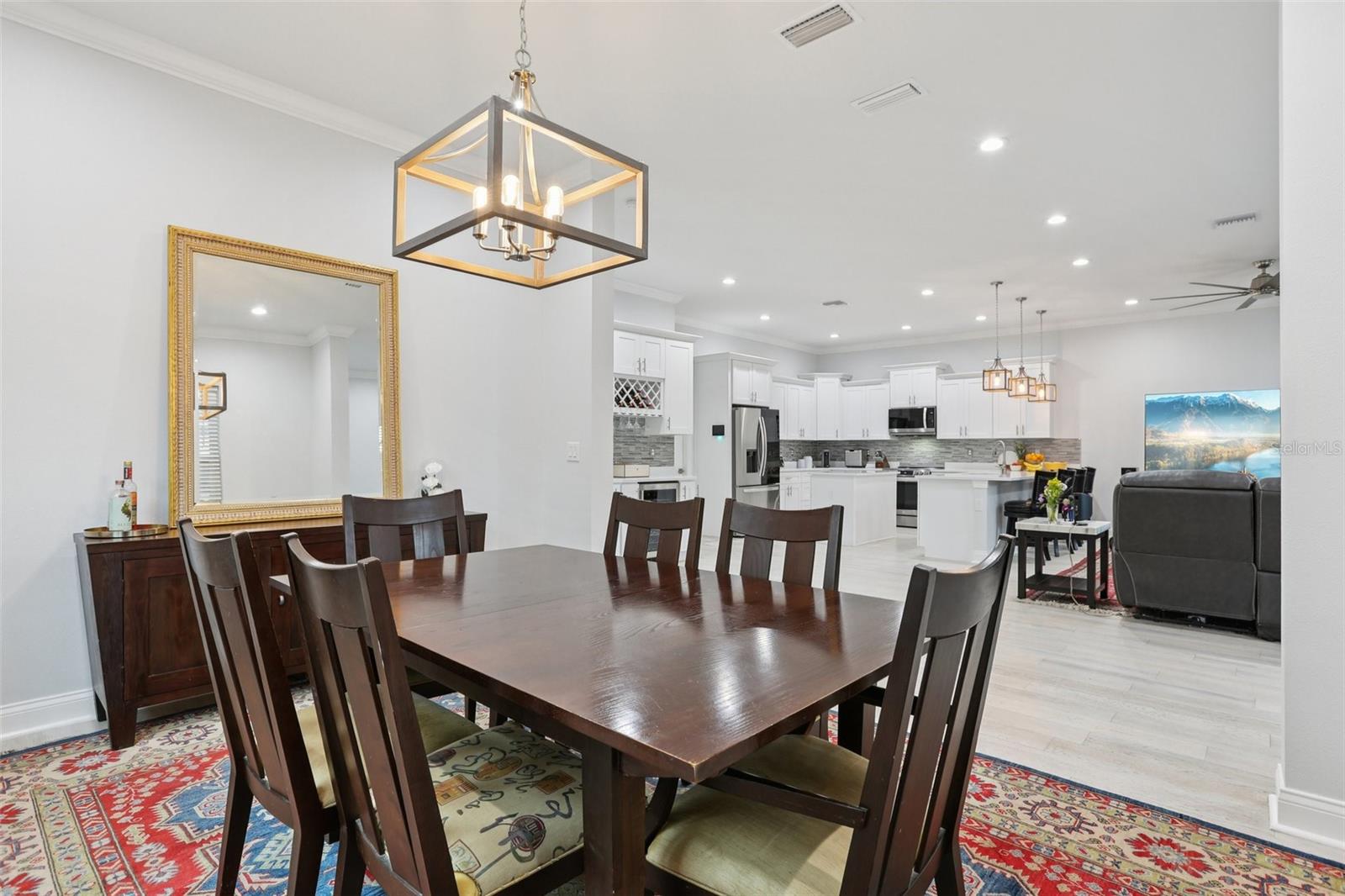 Image 21 of 79 For 714 Lois Avenue