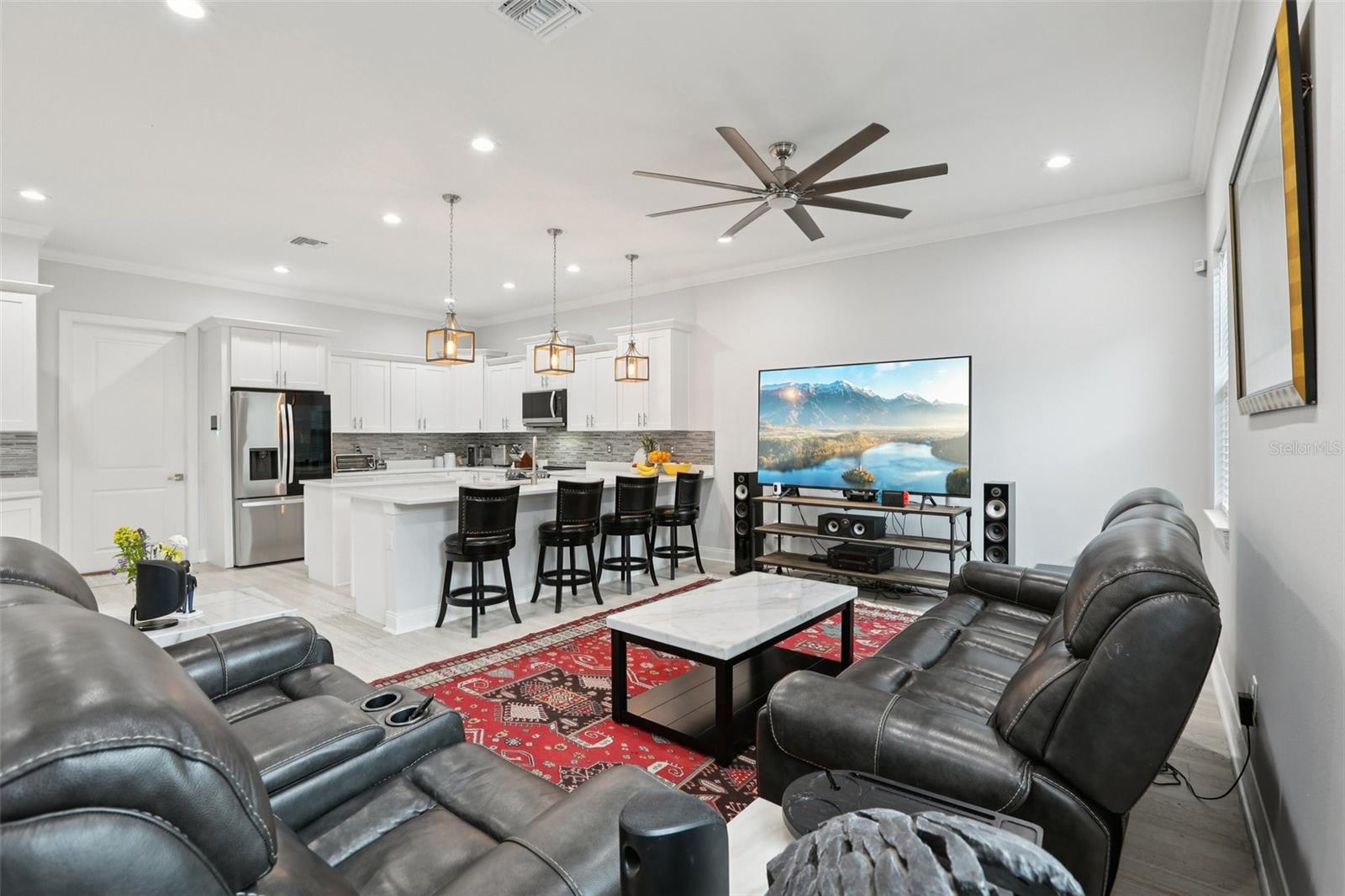 Image 25 of 79 For 714 Lois Avenue