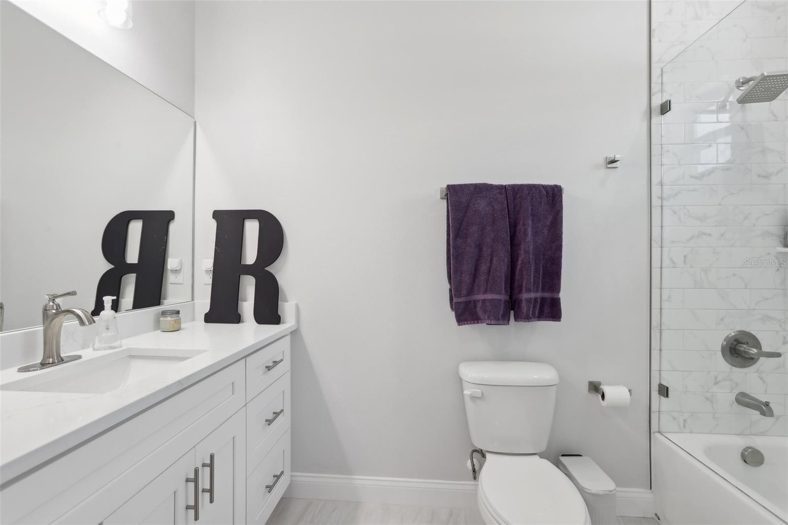 Image 33 of 79 For 714 Lois Avenue