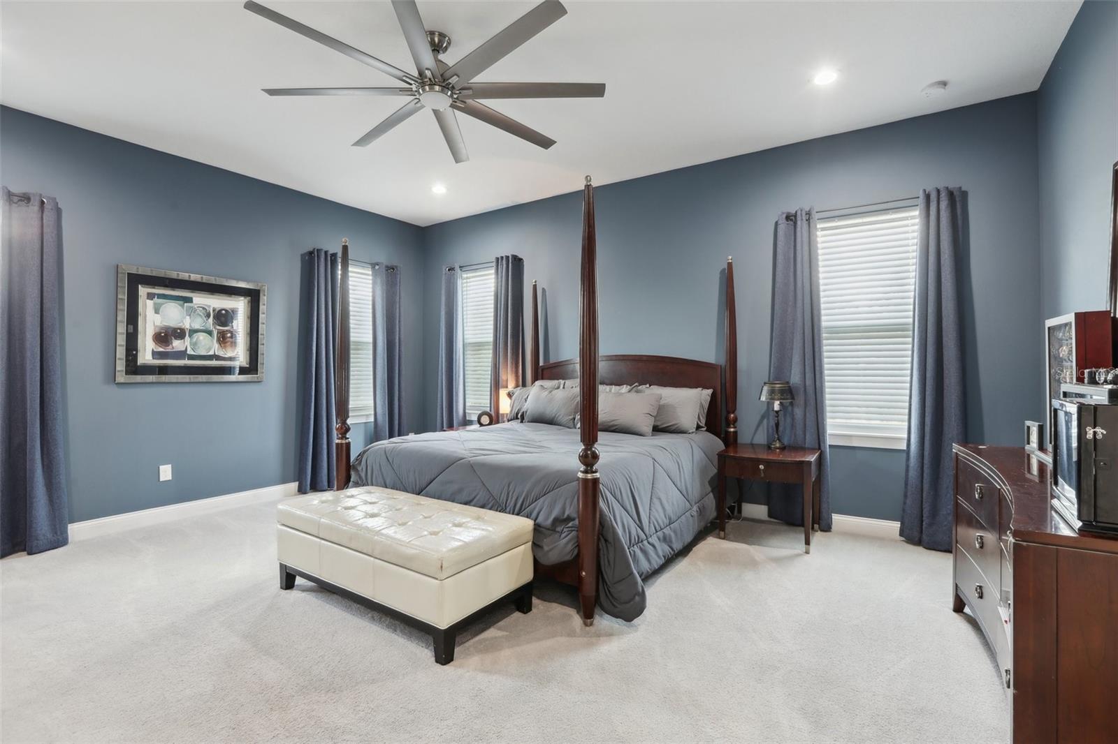 Image 35 of 79 For 714 Lois Avenue