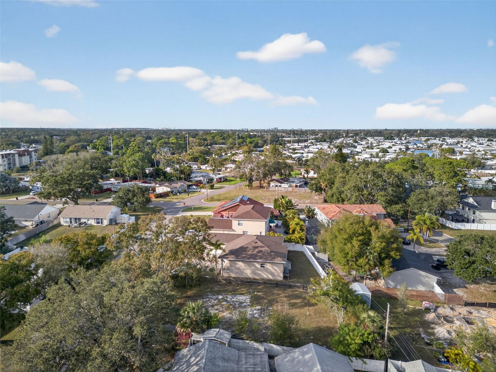 Listing photo id 14 for 6311 Hobson Street Ne