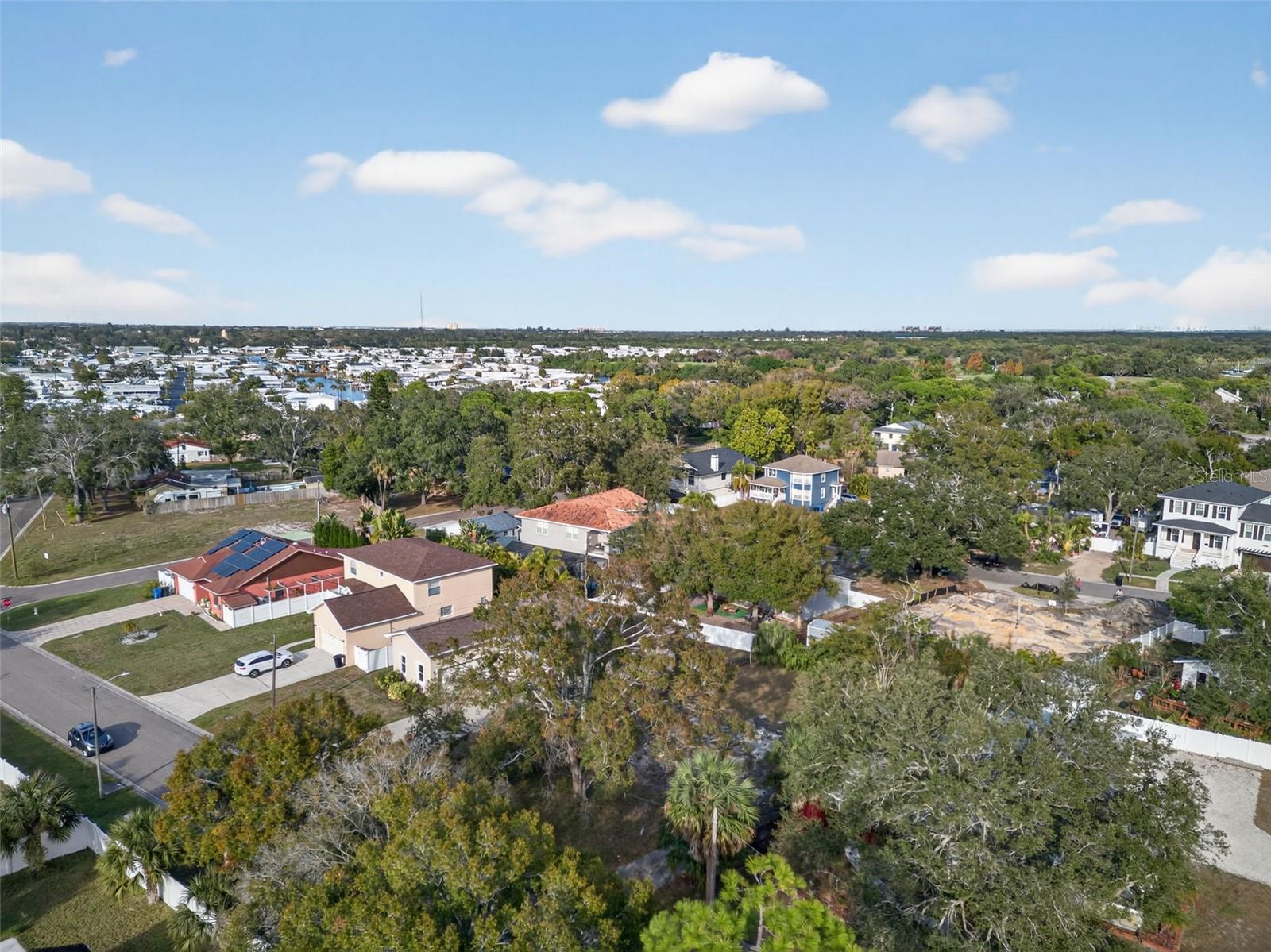 Listing photo id 15 for 6311 Hobson Street Ne