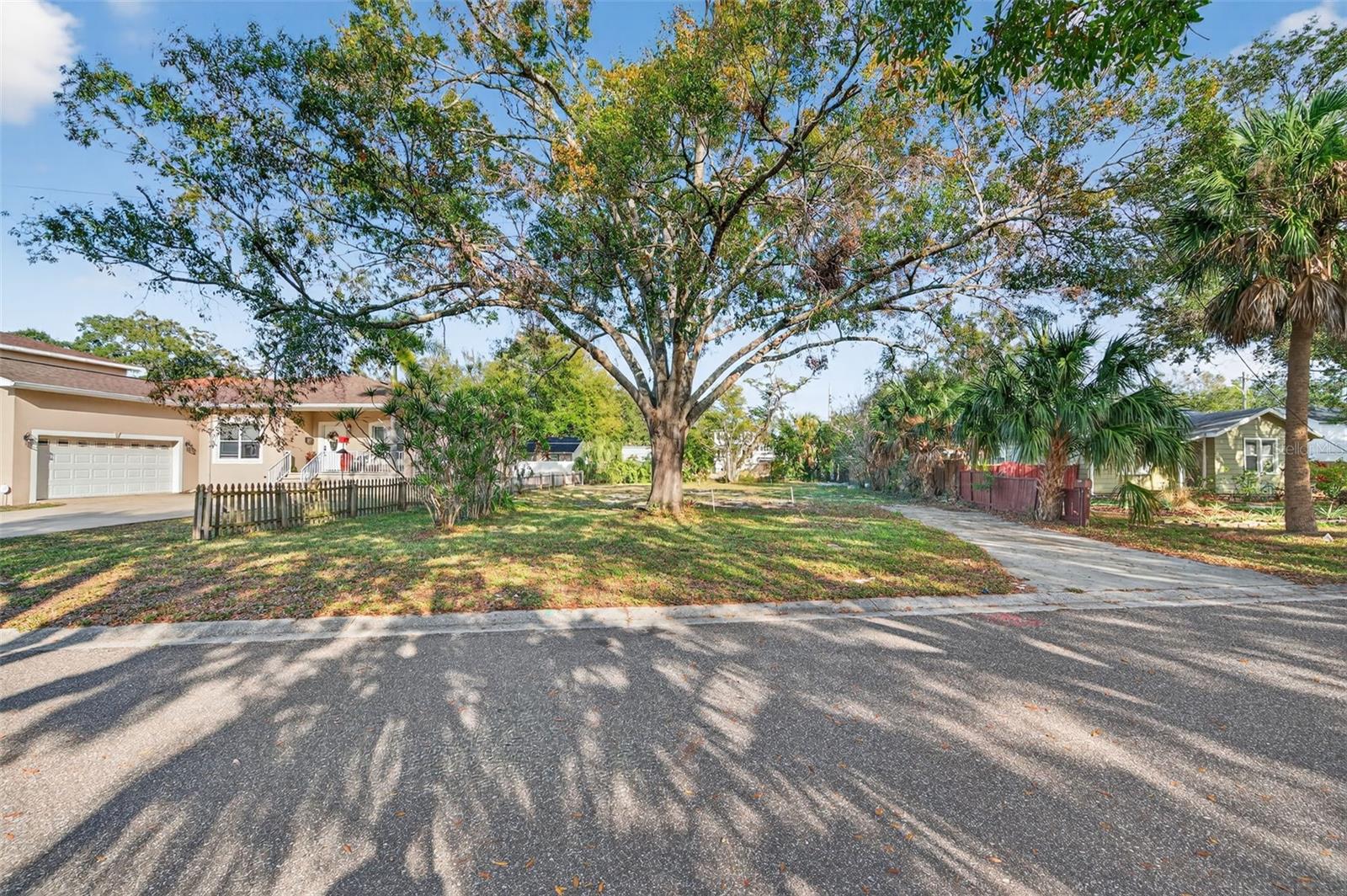 Listing photo id 0 for 6311 Hobson Street Ne