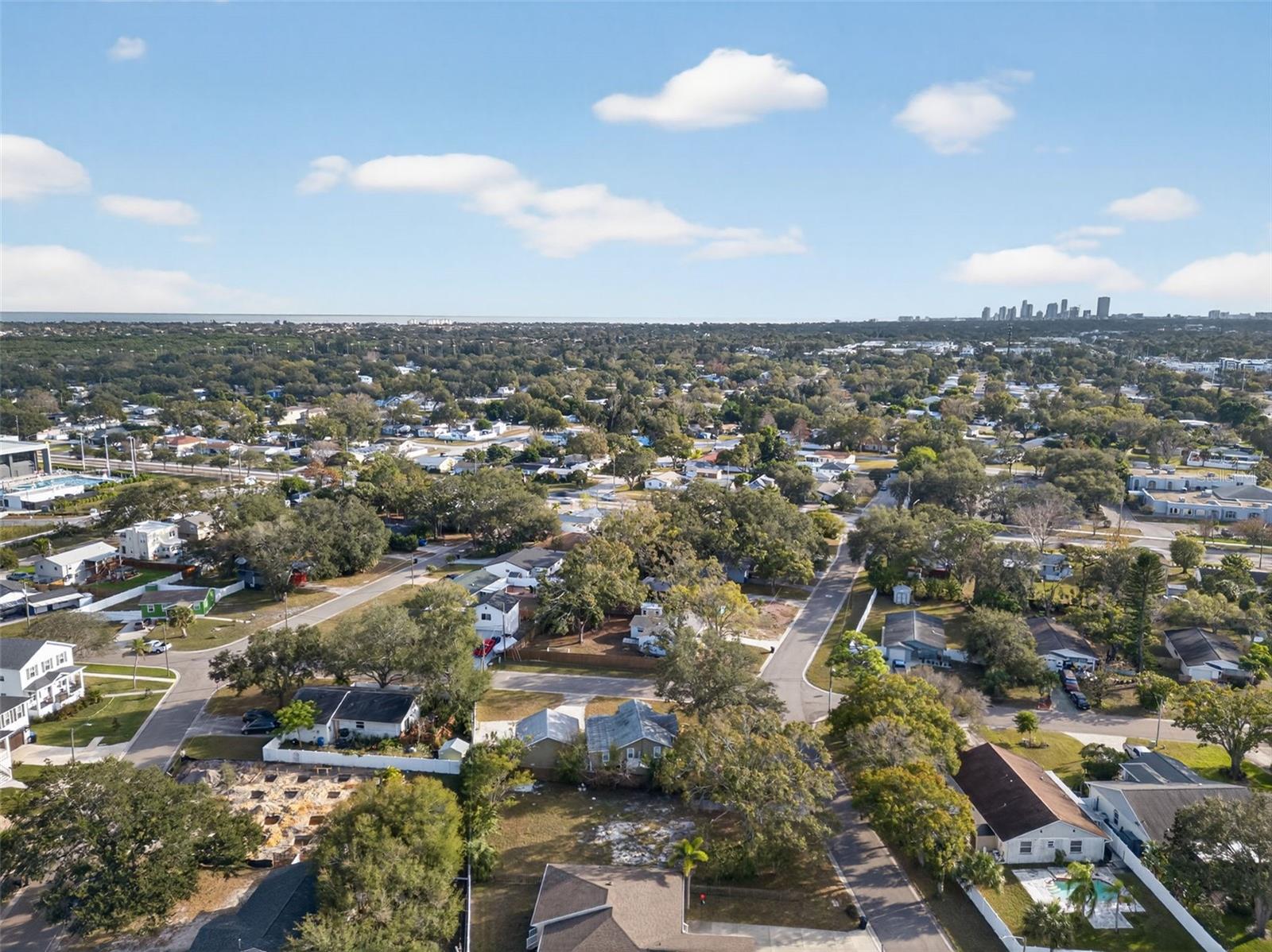 Listing photo id 19 for 6311 Hobson Street Ne