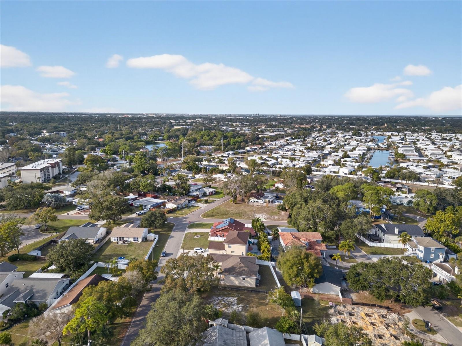 Listing photo id 23 for 6311 Hobson Street Ne