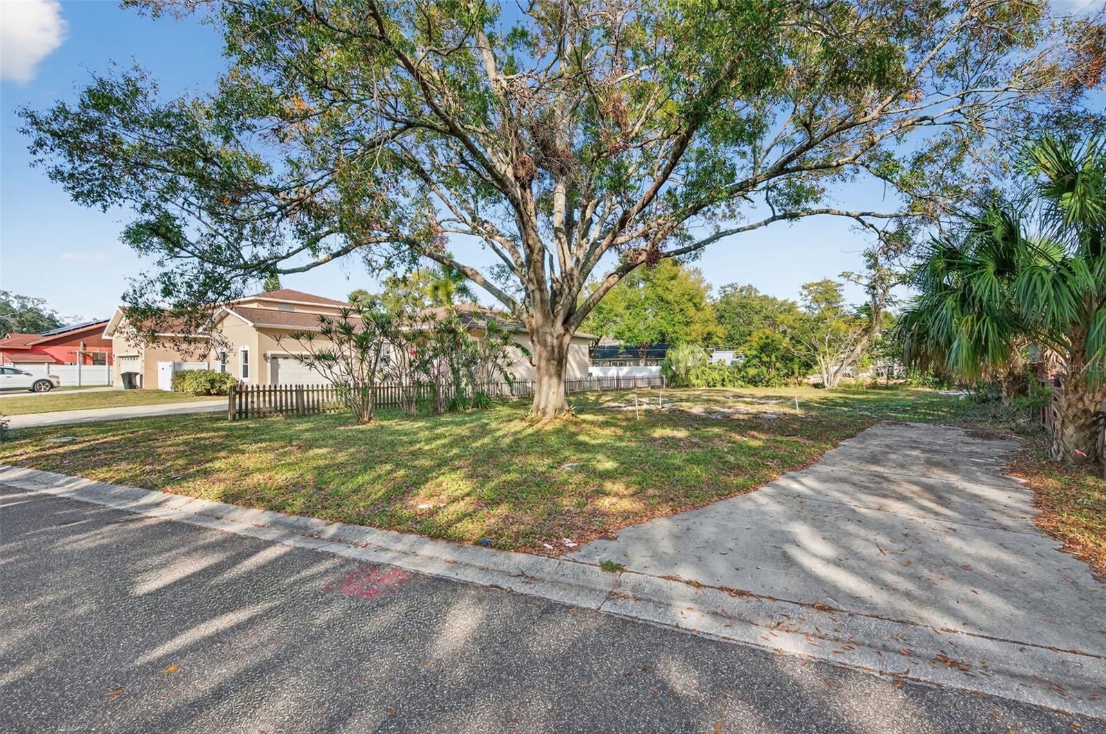 Listing photo id 1 for 6311 Hobson Street Ne