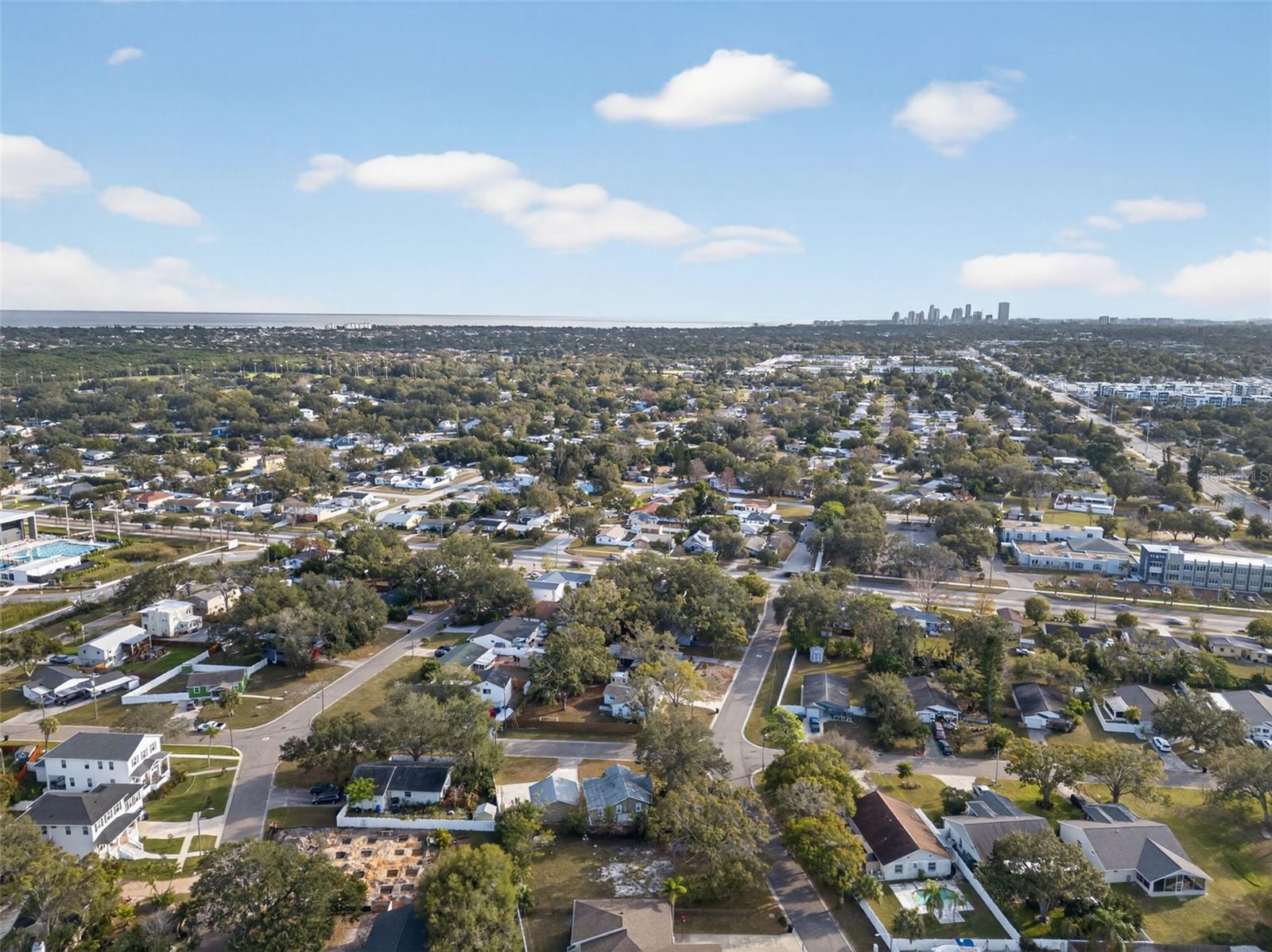 Listing photo id 28 for 6311 Hobson Street Ne