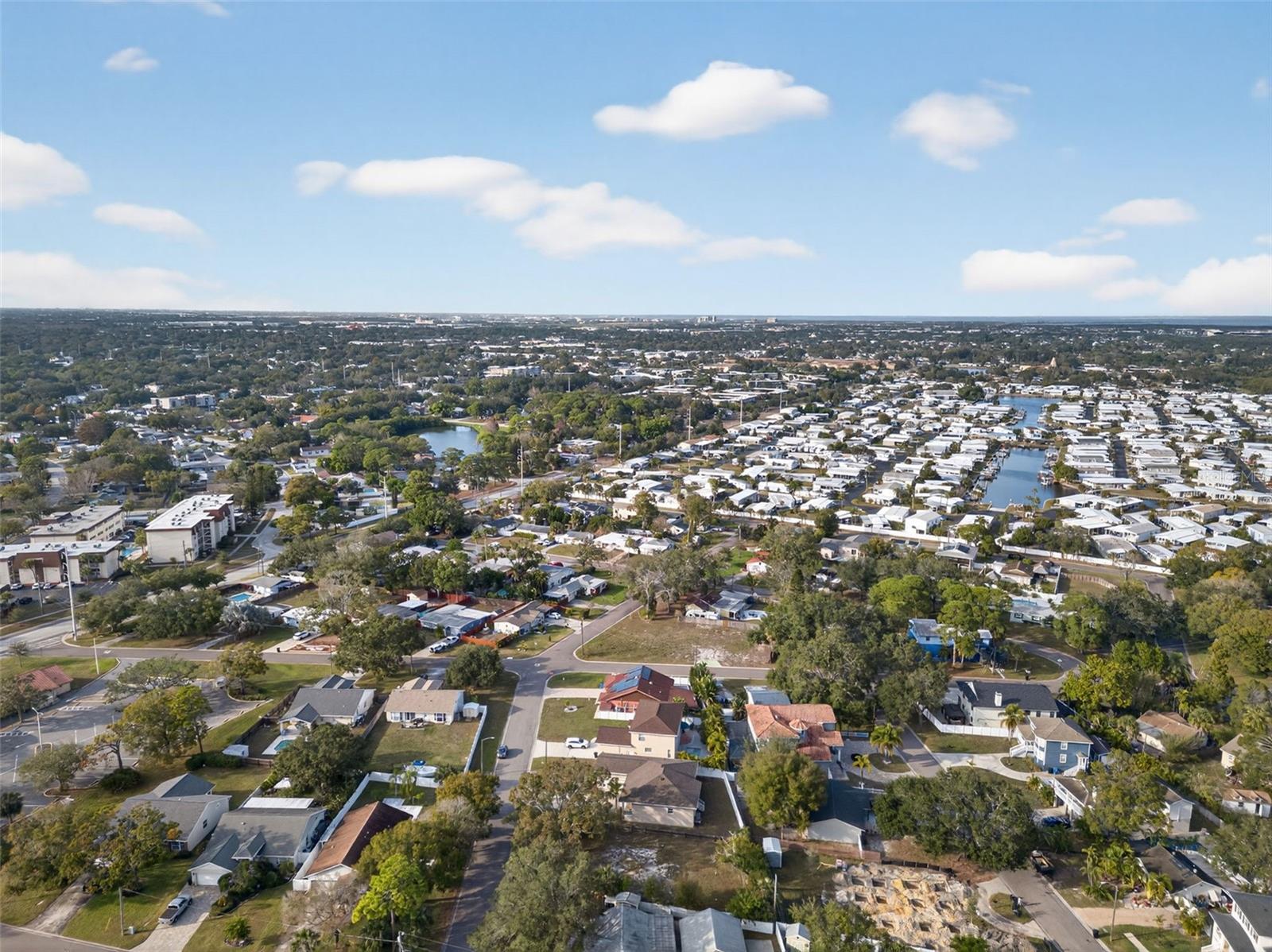 Listing photo id 32 for 6311 Hobson Street Ne