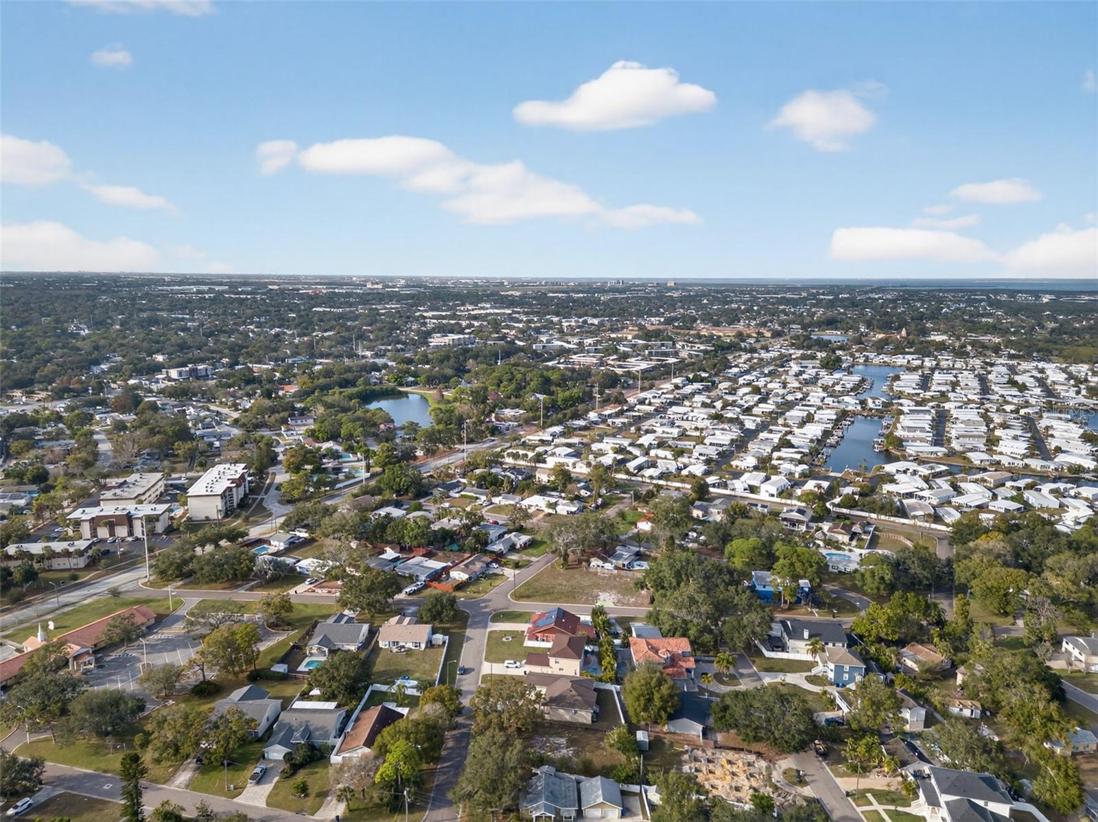 Listing photo id 33 for 6311 Hobson Street Ne