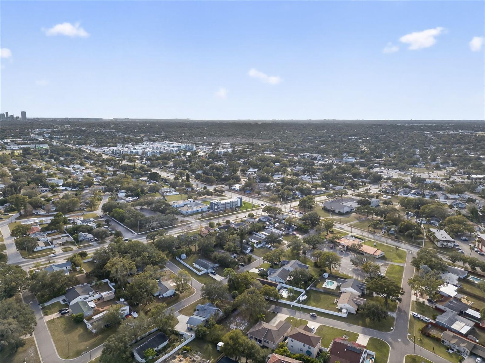 Listing photo id 36 for 6311 Hobson Street Ne