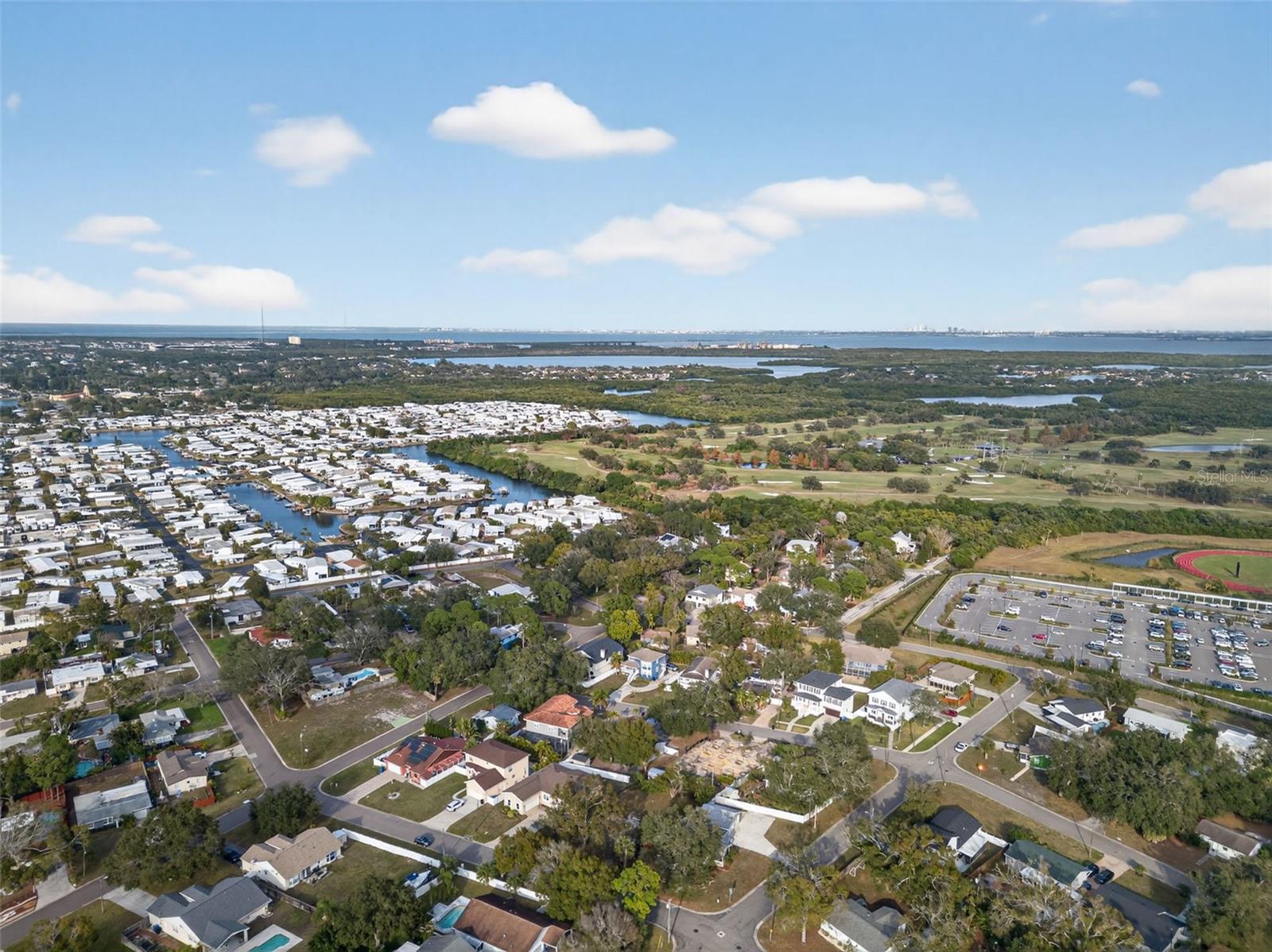 Listing photo id 40 for 6311 Hobson Street Ne