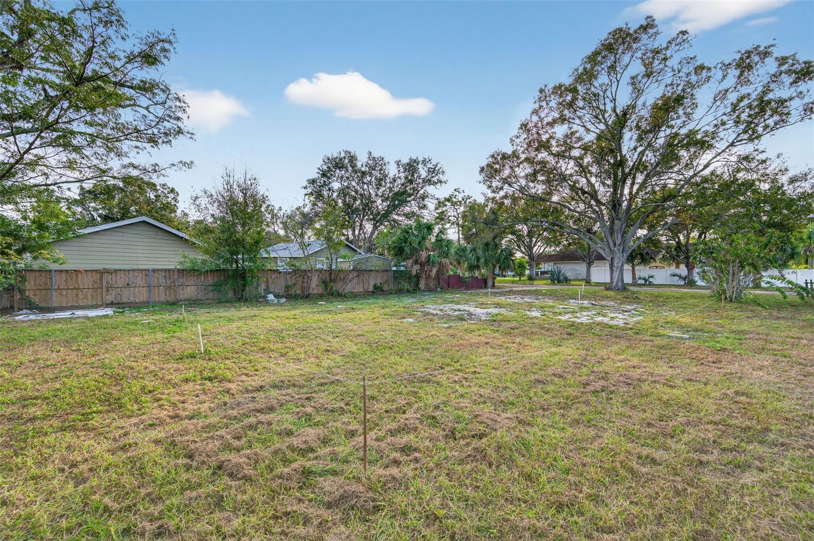 Listing photo id 4 for 6311 Hobson Street Ne