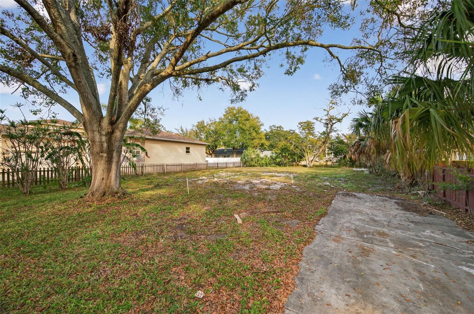 Listing photo id 5 for 6311 Hobson Street Ne