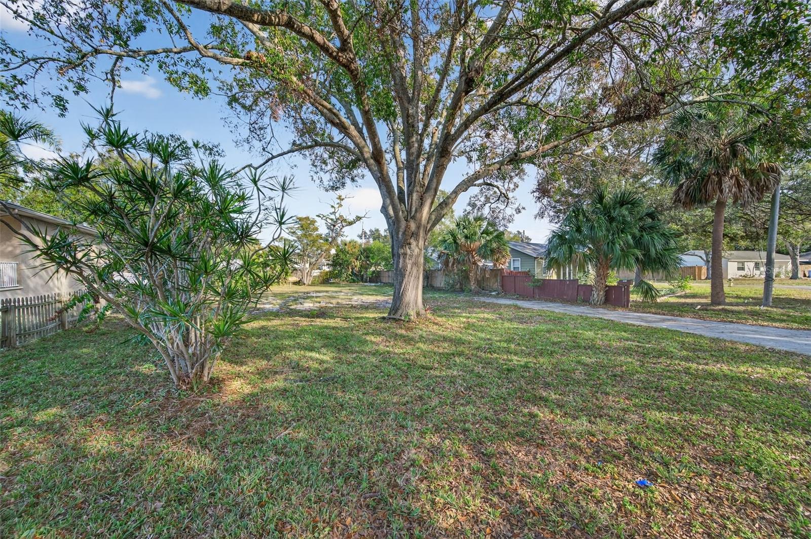 Listing photo id 7 for 6311 Hobson Street Ne