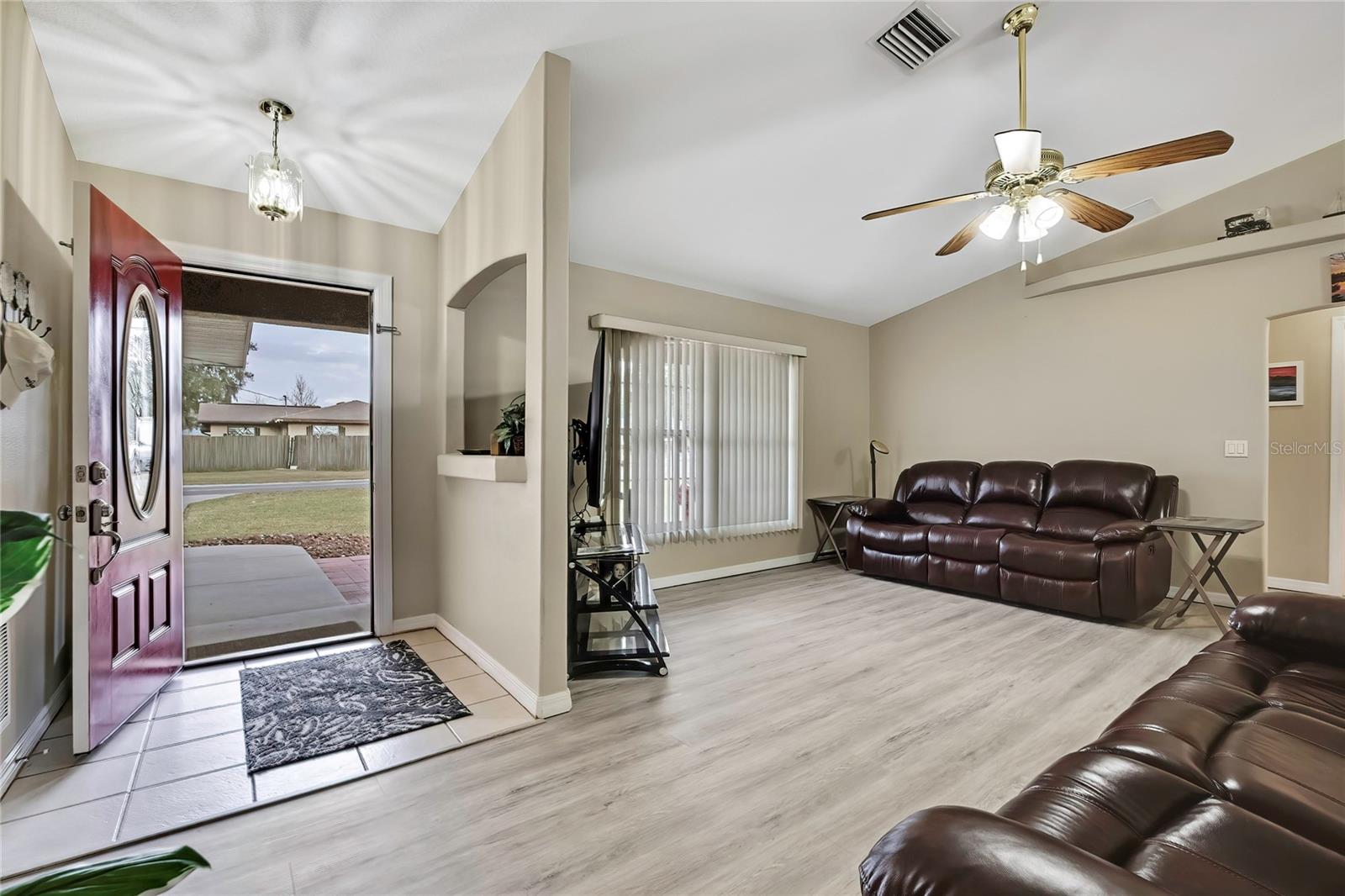 Image 4 of 40 For 103 Daisy Lane