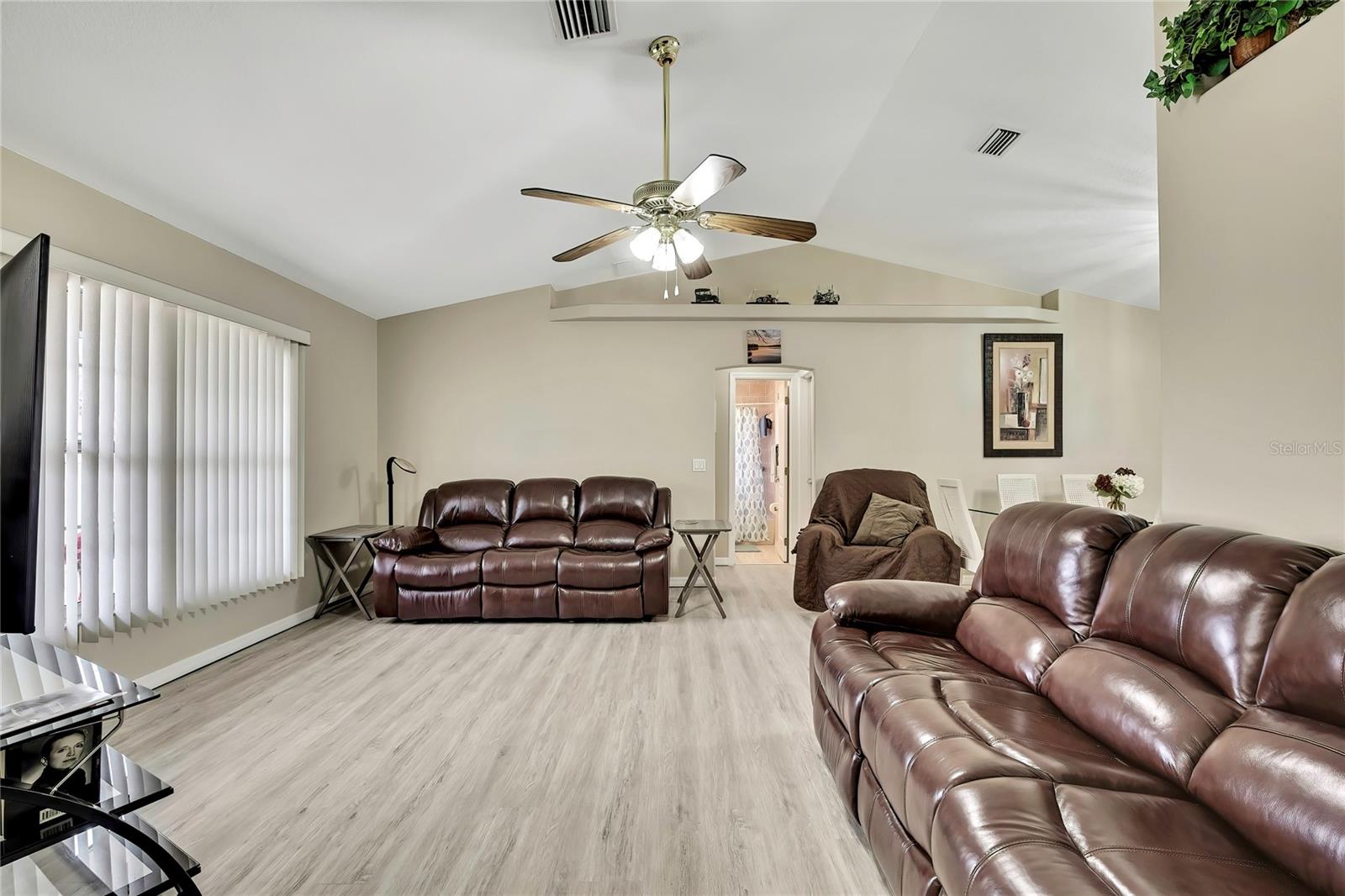 Image 6 of 40 For 103 Daisy Lane