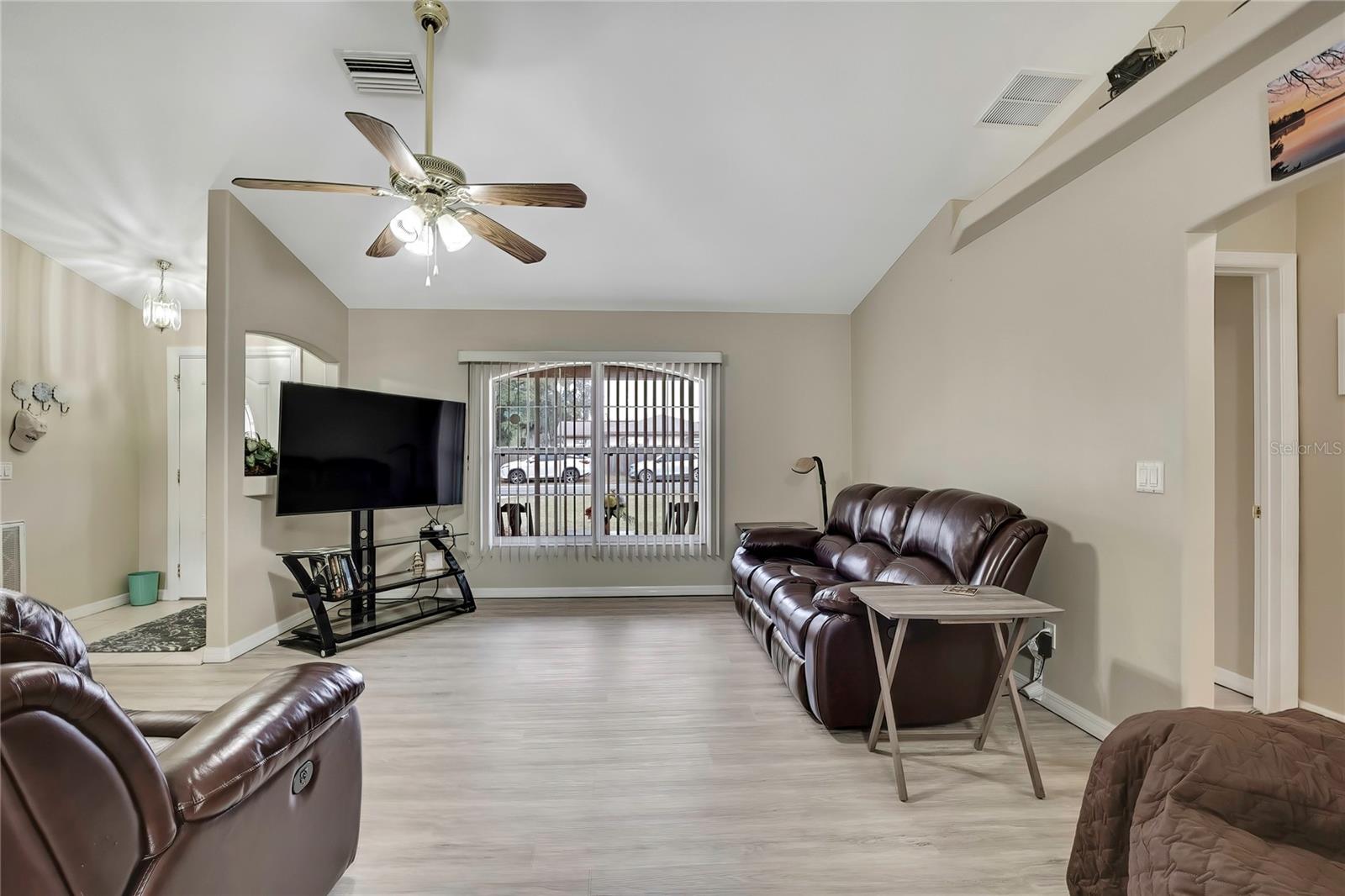 Image 7 of 40 For 103 Daisy Lane