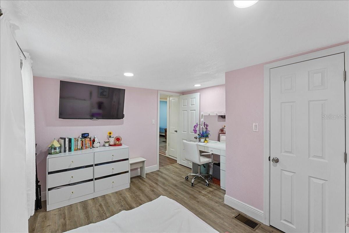 Image 17 of 33 For 306 Avenue A Wahneta E