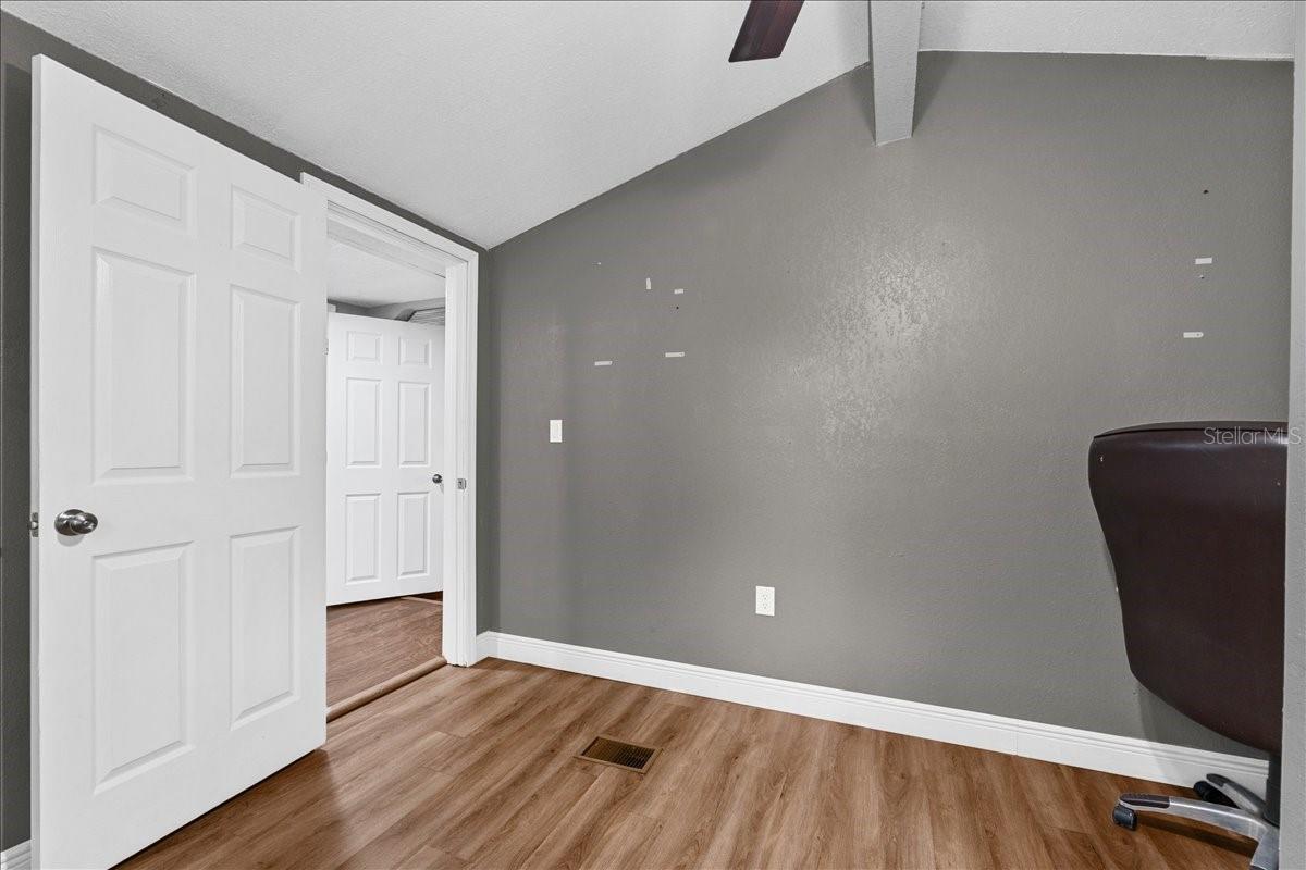 Image 19 of 33 For 306 Avenue A Wahneta E