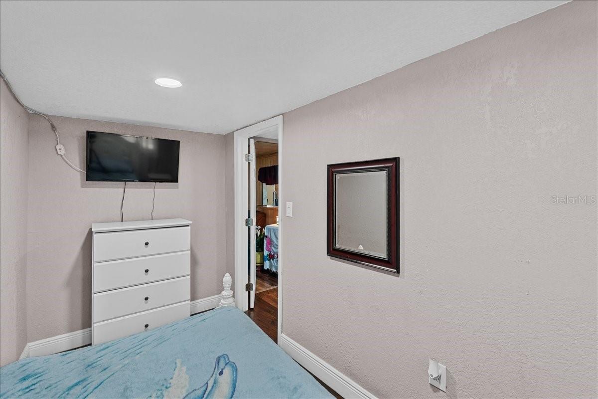 Image 20 of 33 For 306 Avenue A Wahneta E