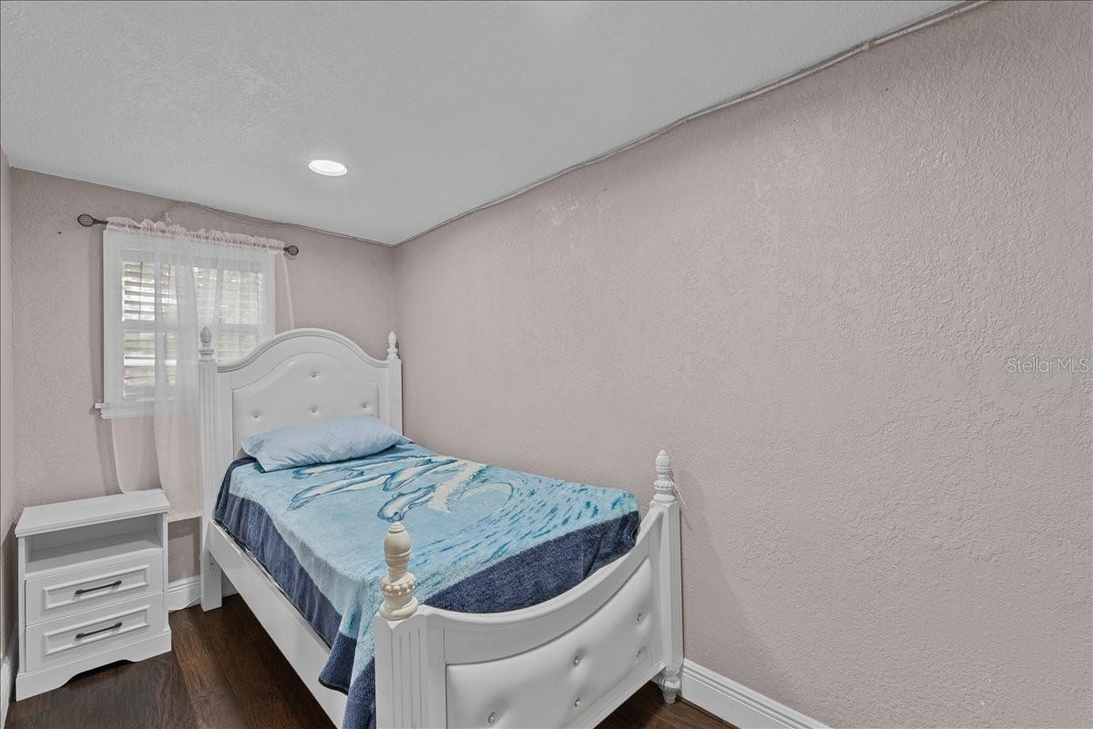 Image 21 of 33 For 306 Avenue A Wahneta E