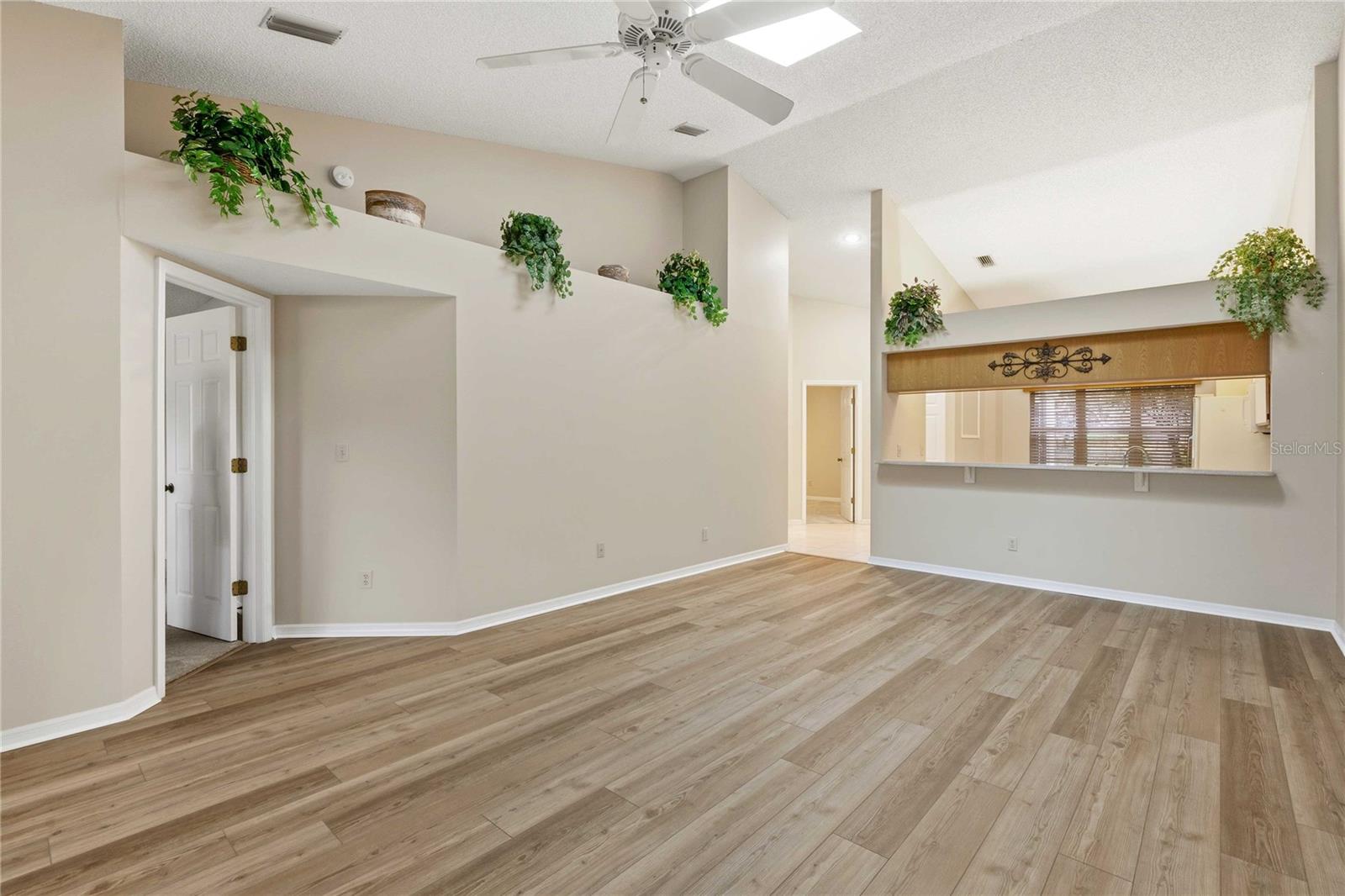 Image 11 of 32 For 5205 Lochmead Terrace