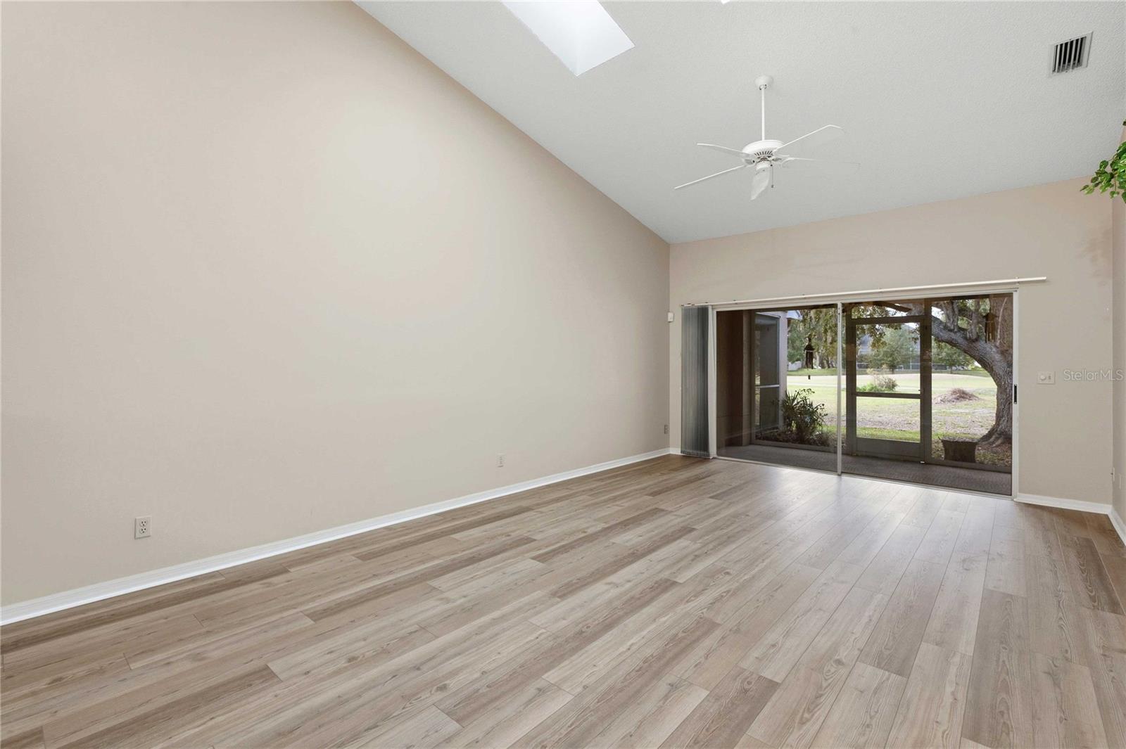 Image 12 of 32 For 5205 Lochmead Terrace