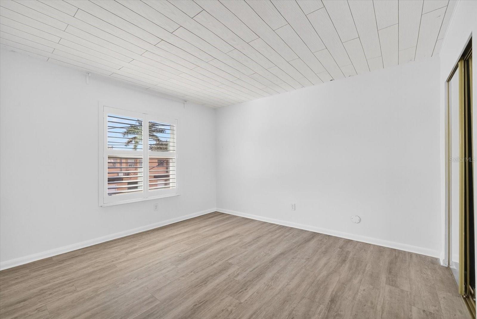 Image 13 of 27 For 2808 Azeele Street 205