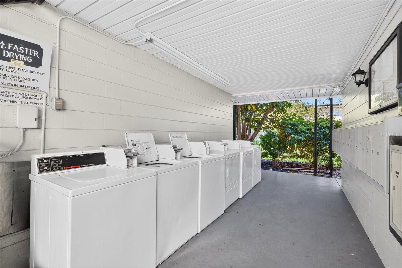 Image 17 of 27 For 2808 Azeele Street 205