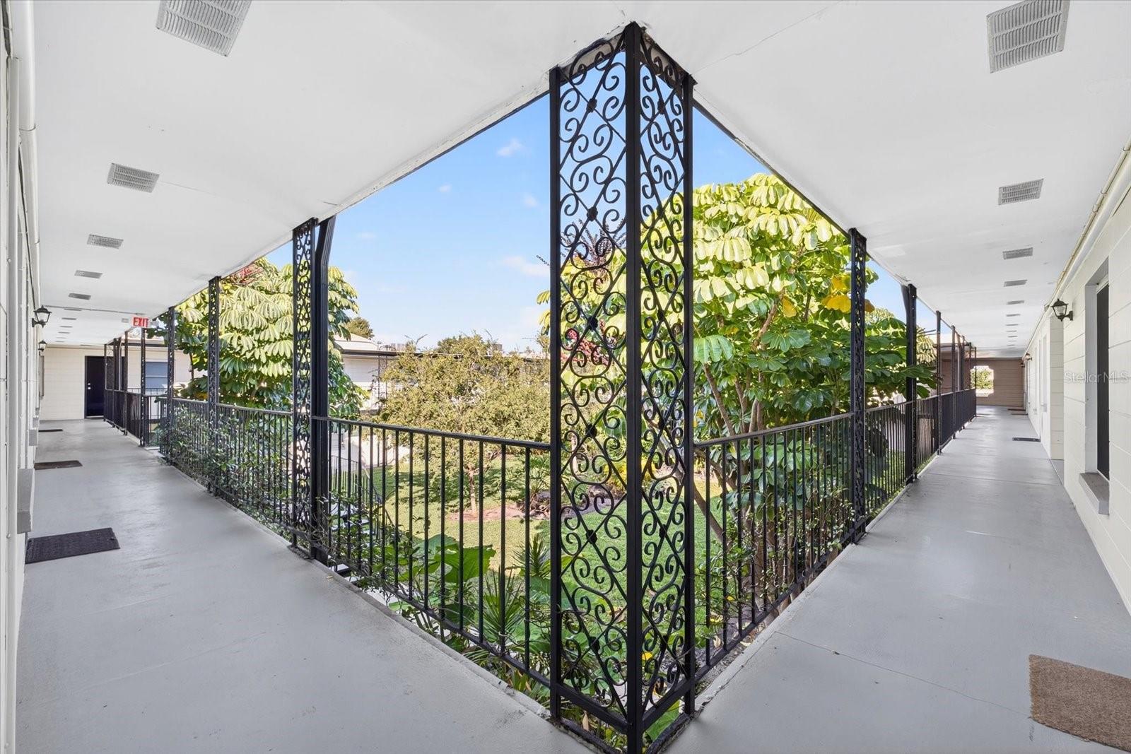 Image 18 of 27 For 2808 Azeele Street 205