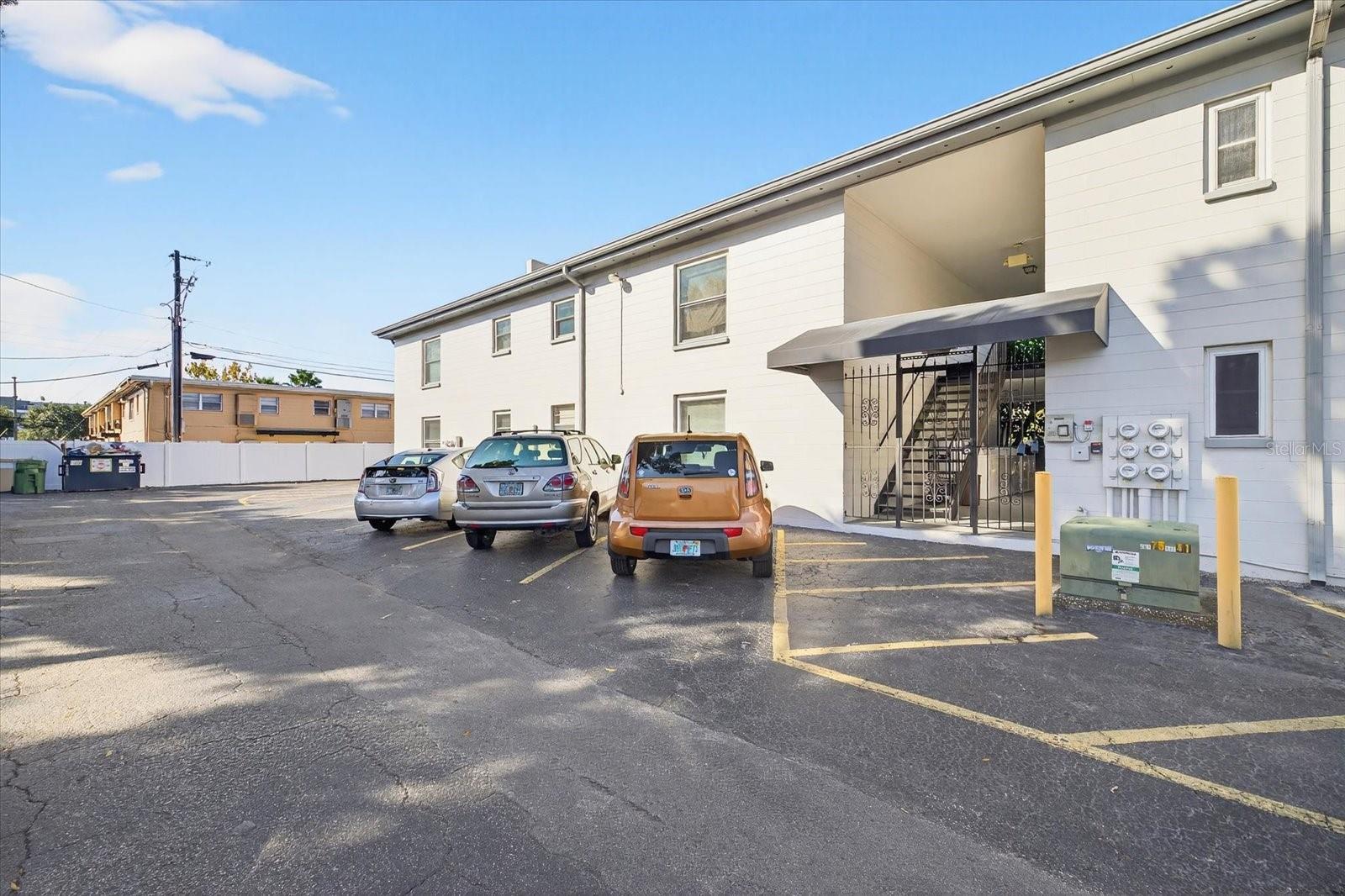 Image 19 of 27 For 2808 Azeele Street 205