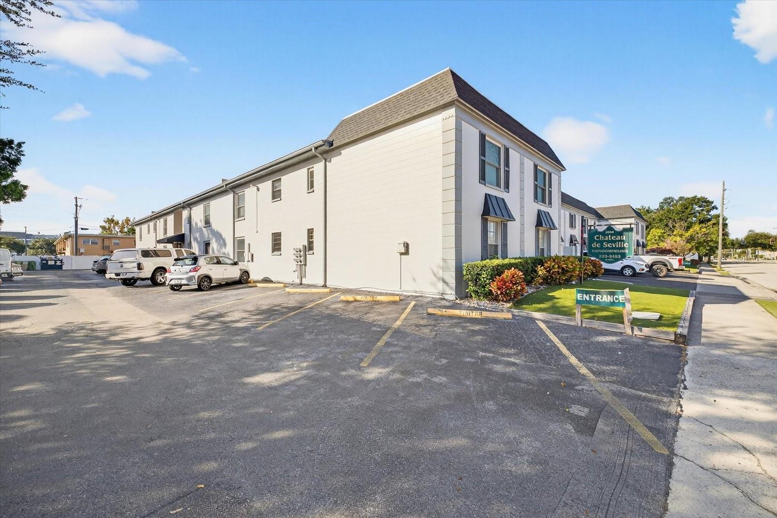 Image 20 of 27 For 2808 Azeele Street 205