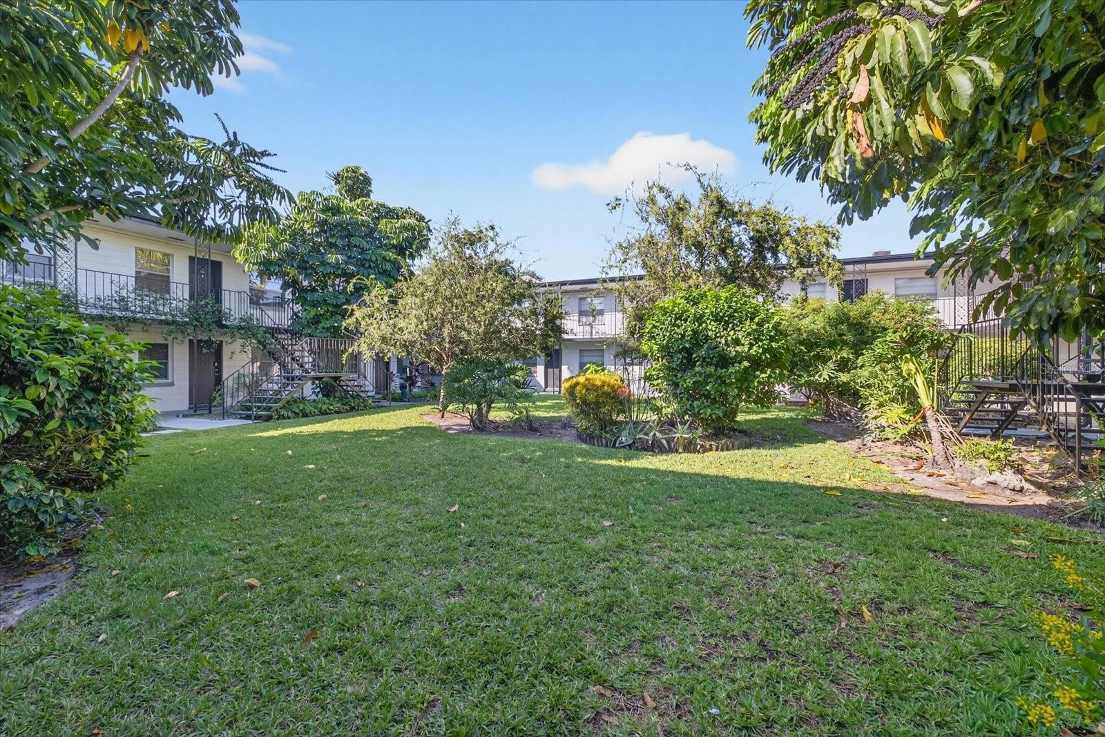 Image 24 of 27 For 2808 Azeele Street 205