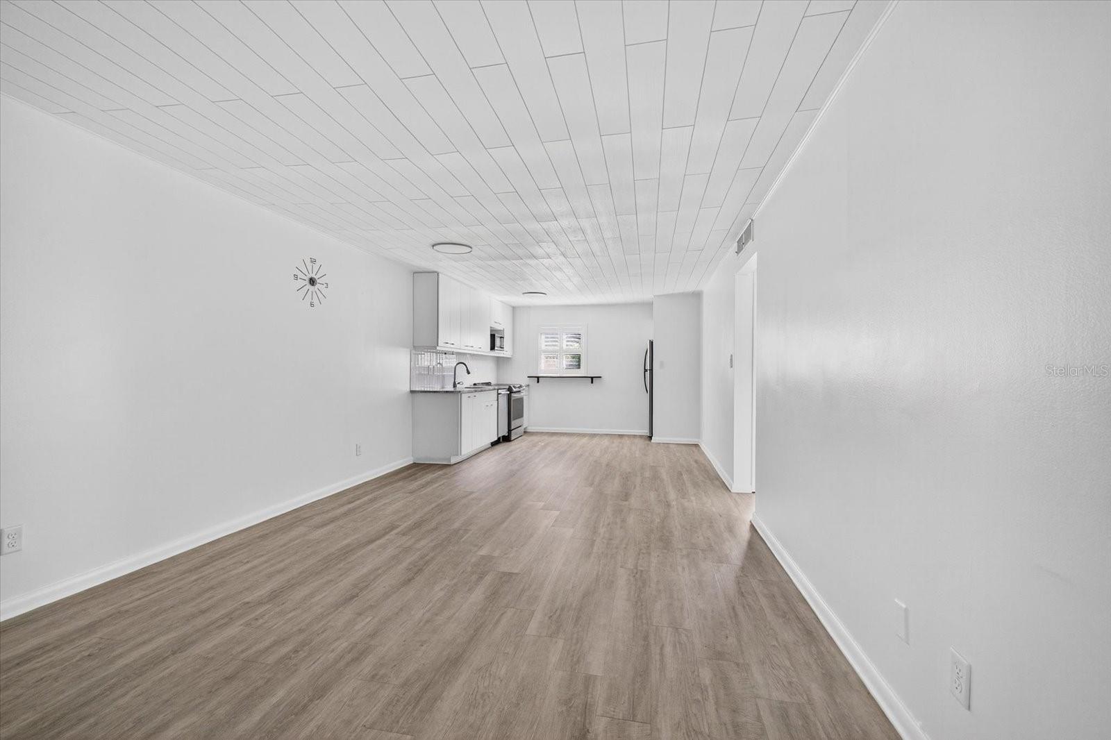 Image 6 of 27 For 2808 Azeele Street 205