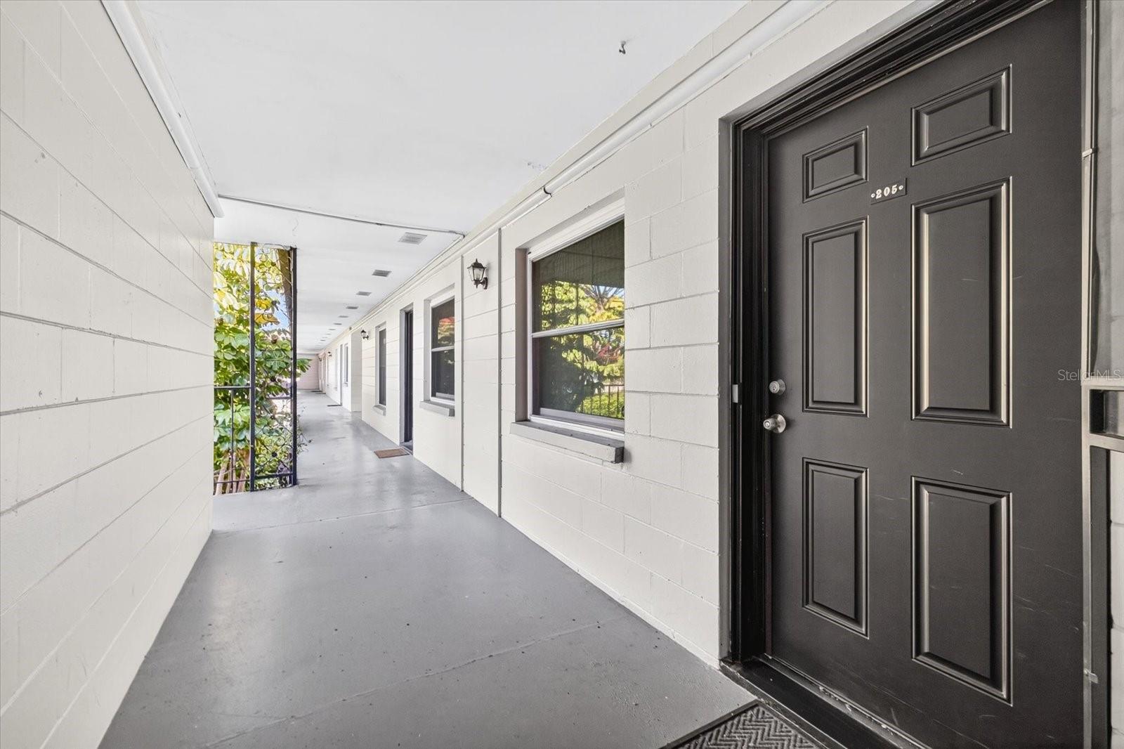 Image 7 of 27 For 2808 Azeele Street 205