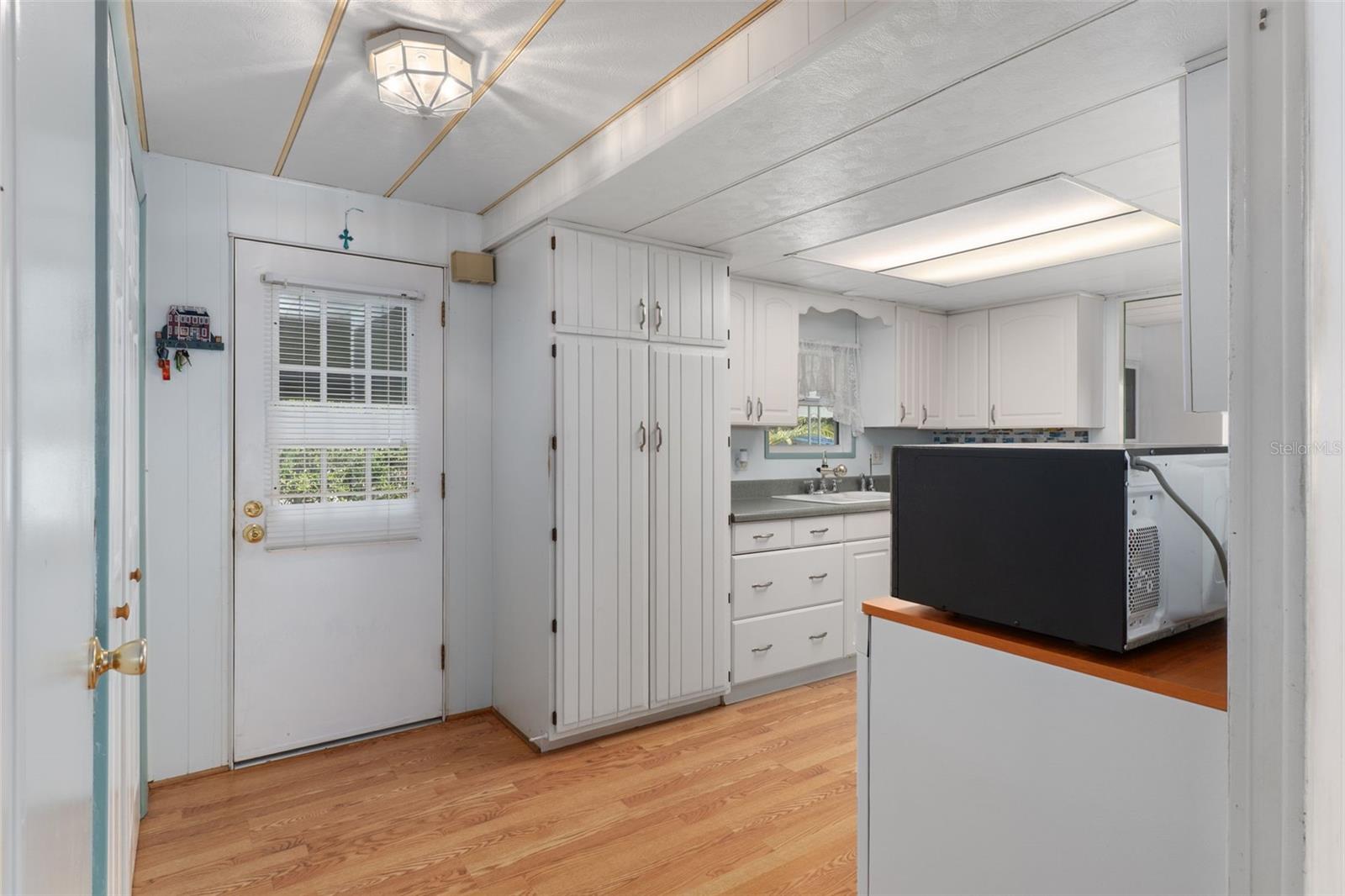 Image 16 of 37 For 8081 Fairlane Avenue